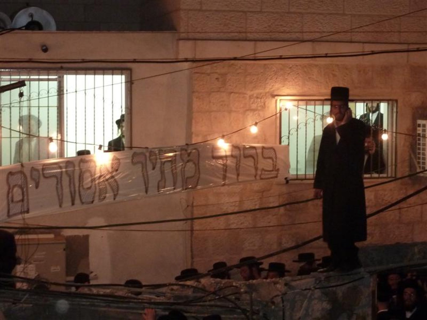 ריקודי שמחה במאה שערים: יואל גולדשטיין חזר הביתה