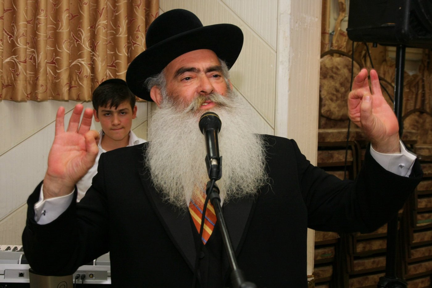 צפו: שבע ברכות שהפך ל"ערב חזנות"