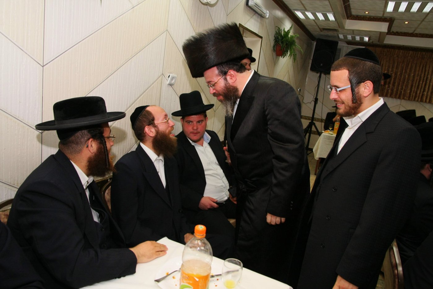 צפו: שבע ברכות שהפך ל"ערב חזנות"