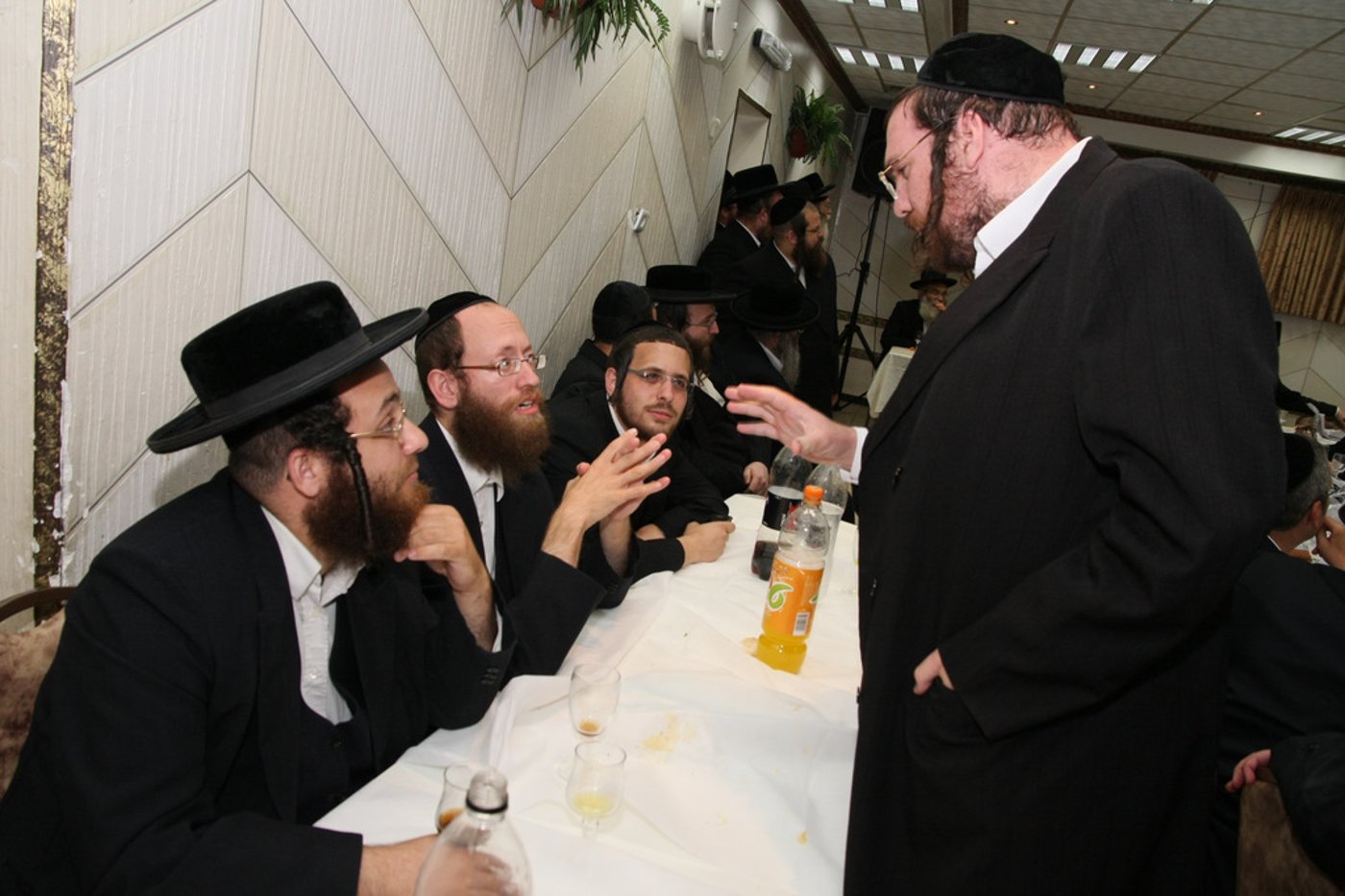 צפו: שבע ברכות שהפך ל"ערב חזנות"