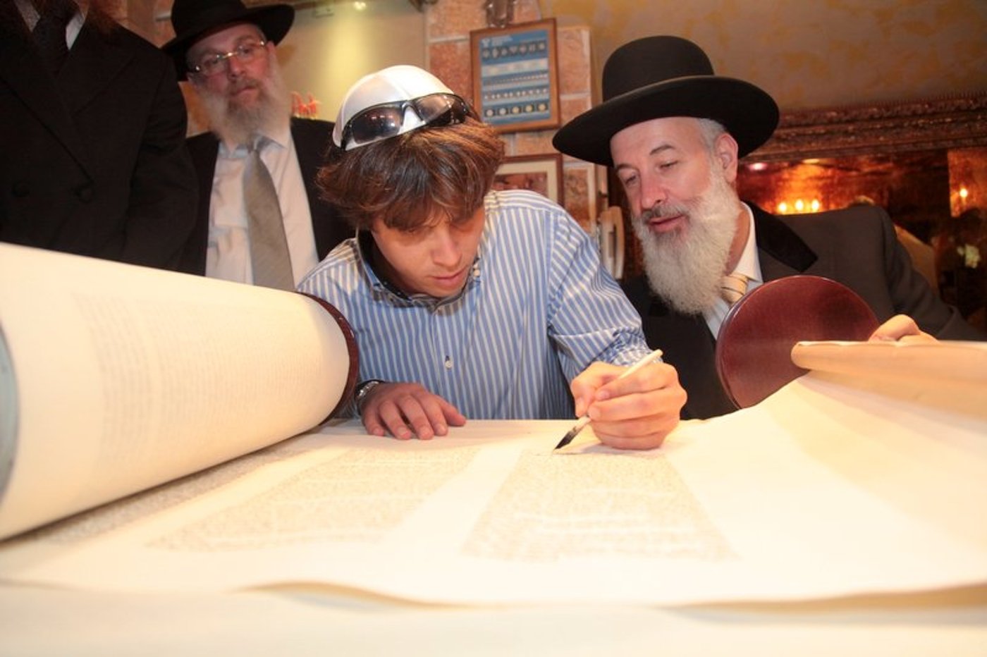 אחרי עשרות שנים: ספר תורה באלבניה