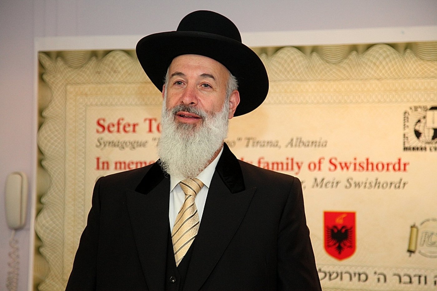 אחרי עשרות שנים: ספר תורה באלבניה