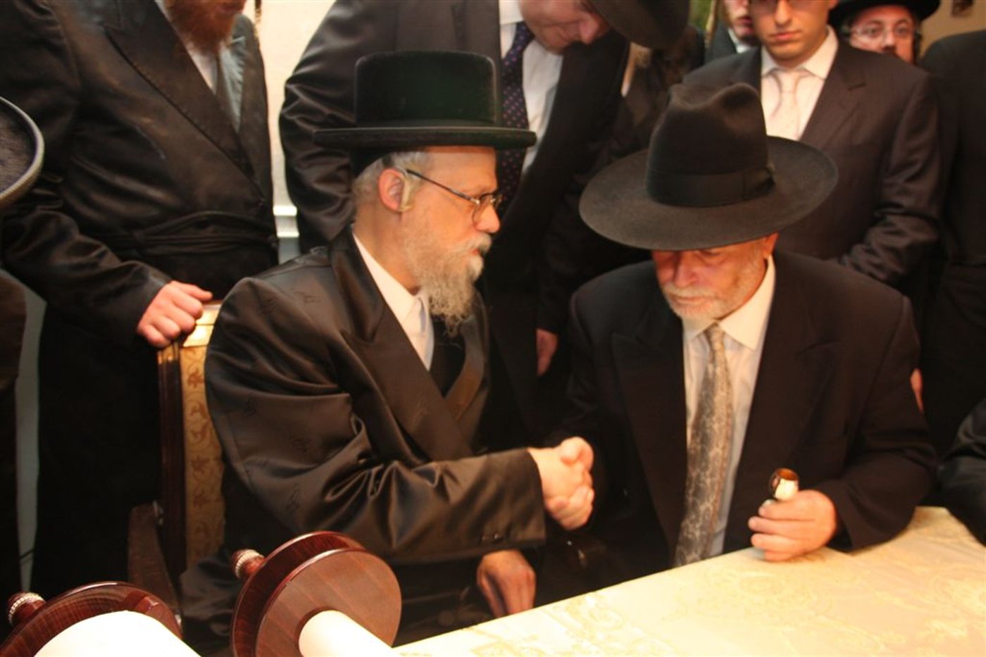 תיעוד מפואר: ספר התורה של האדמו"ר מסערט ויז'ניץ