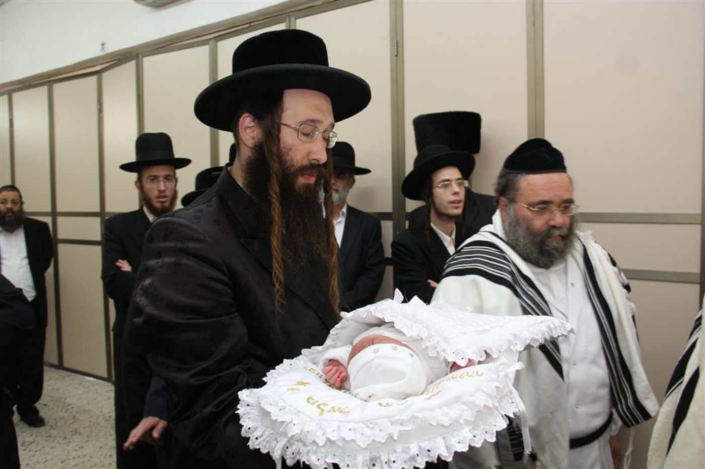 חג במודז'יץ: נכד האדמו"ר הובא בברית