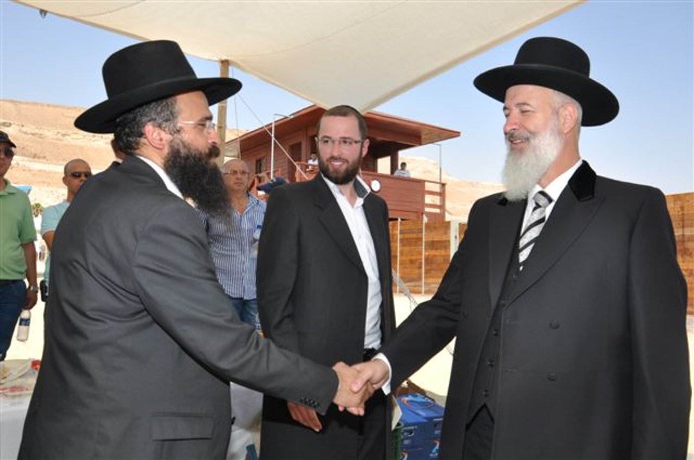 החוף הנפרד נחנך: עושים חיים בים המוות