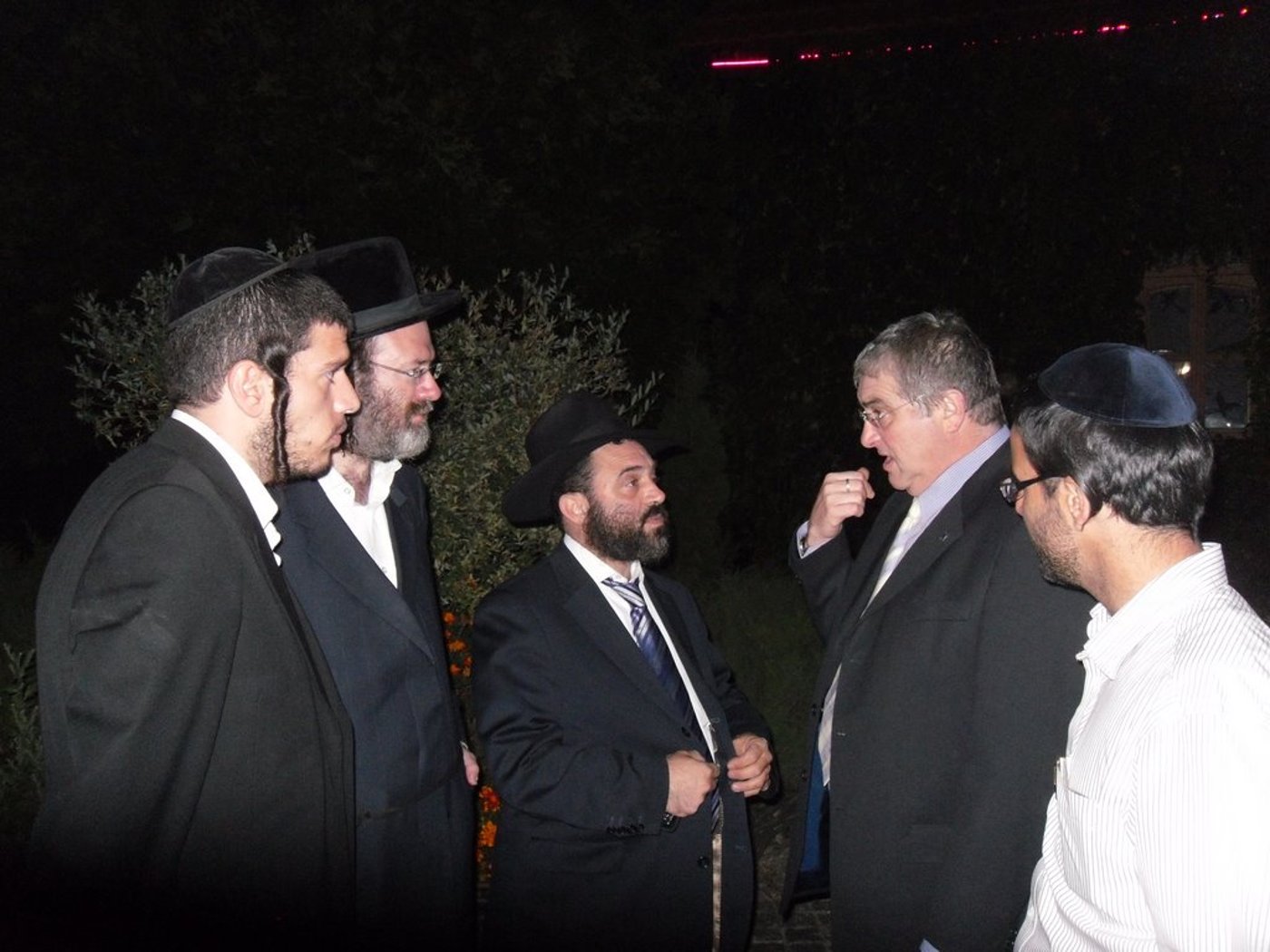 יממה לכניסת החג: מה יש לשגריר ישראל באומן לבשר?