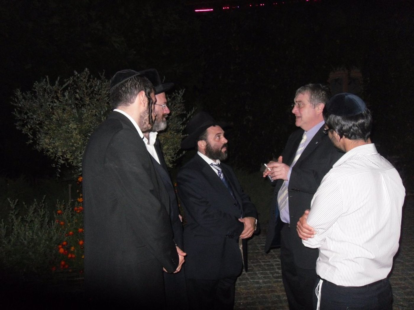 יממה לכניסת החג: מה יש לשגריר ישראל באומן לבשר?