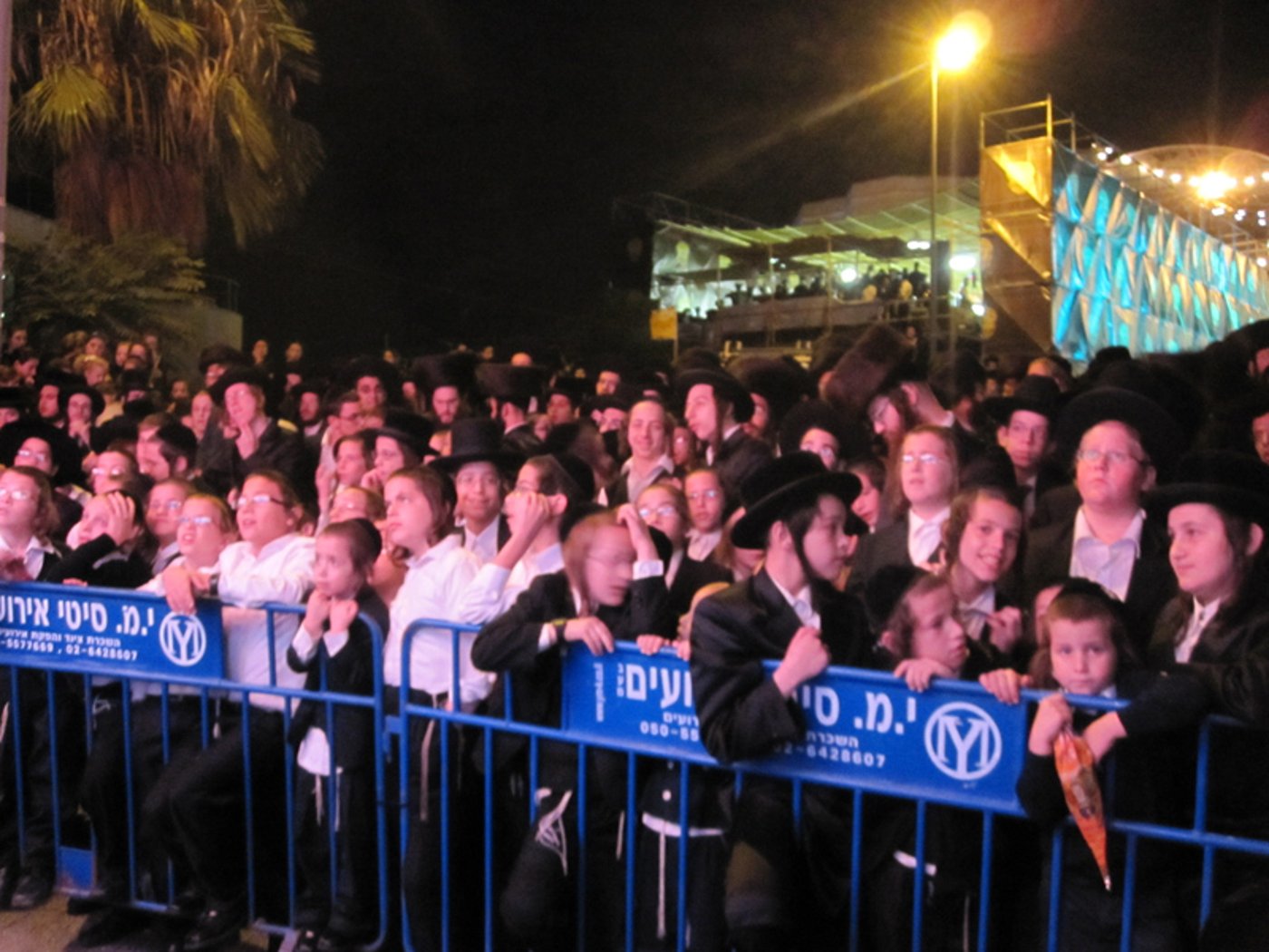 הפיתרון להפרדה: מסך דיגיטלי דו-צדדי