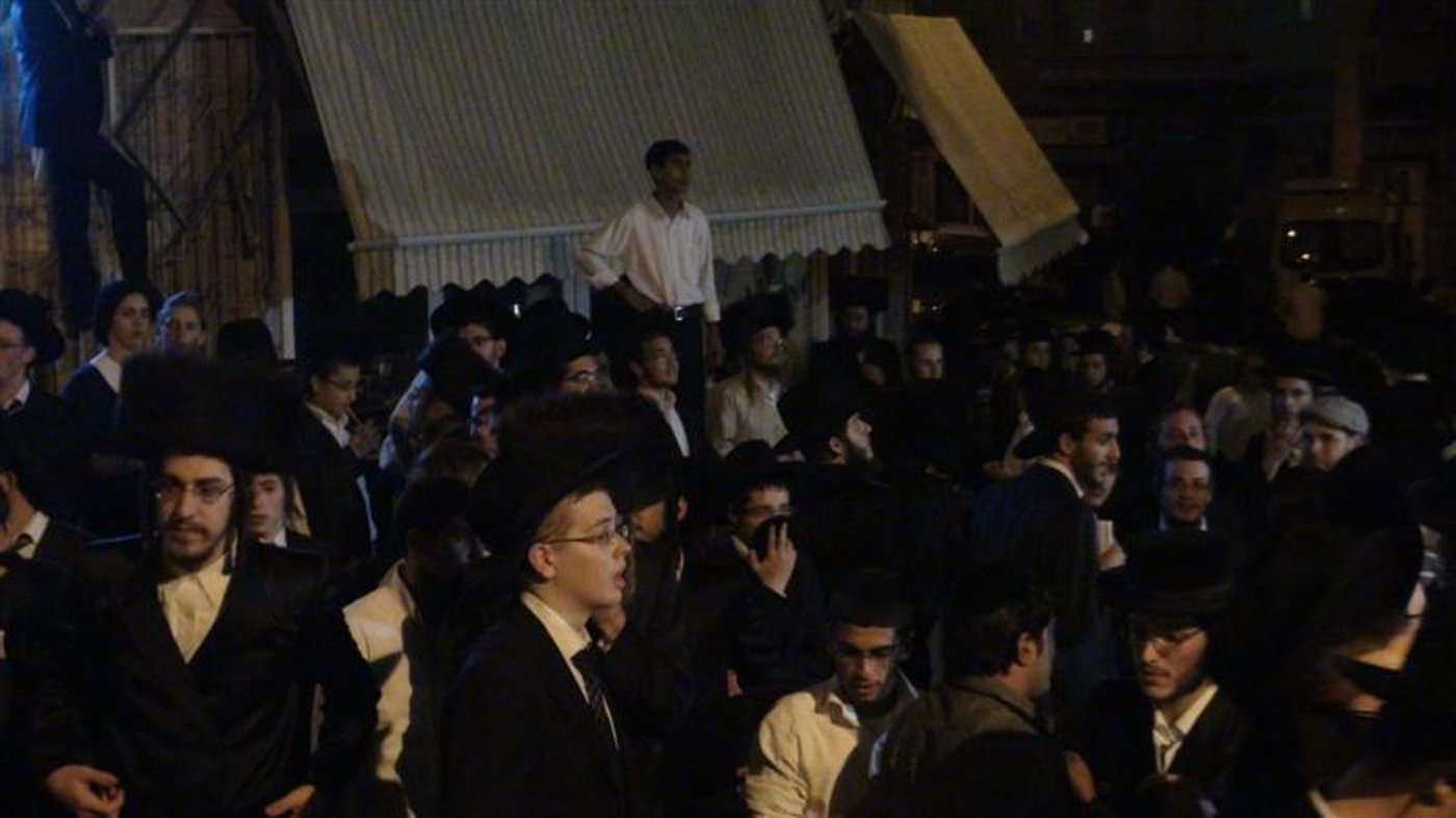 קבלת הפנים במאה שערים: פצצות סירחון