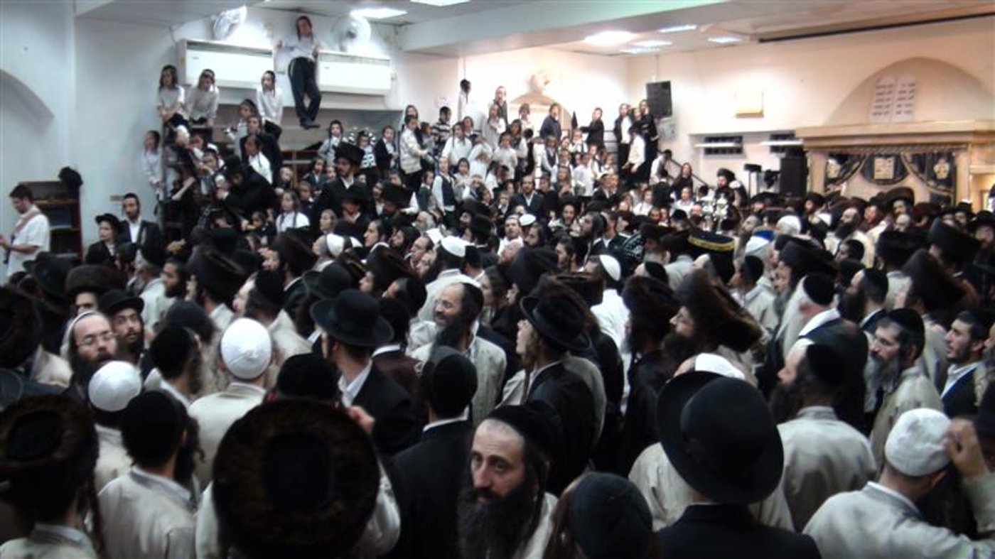 לא מפסיקים לרקוד: השמחה ב'שובו בנים'