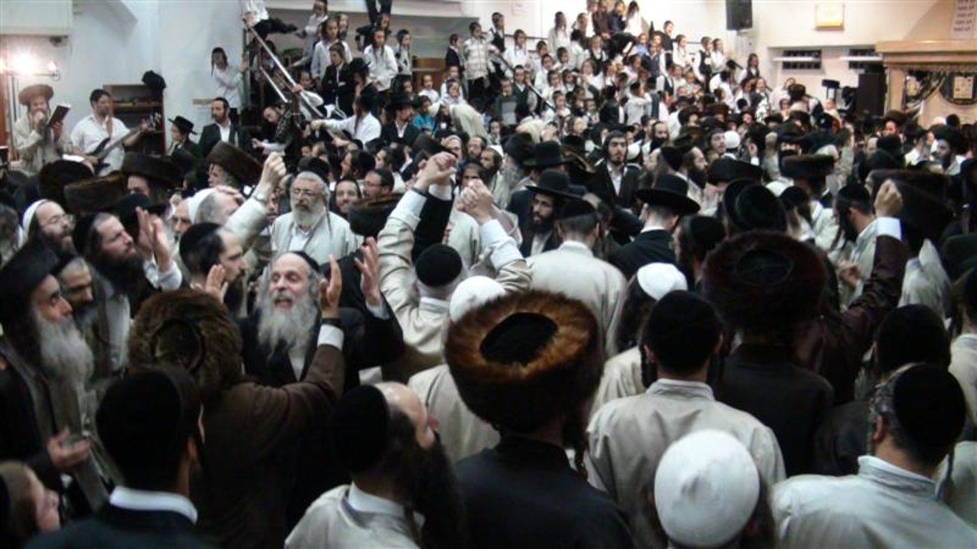 לא מפסיקים לרקוד: השמחה ב'שובו בנים'