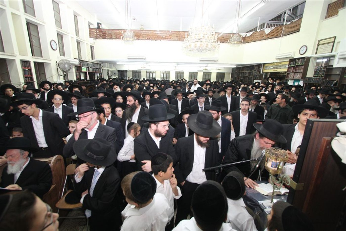 תיעוד: גדולי הדור מספידים את הרבנית קנייבסקי ע"ה