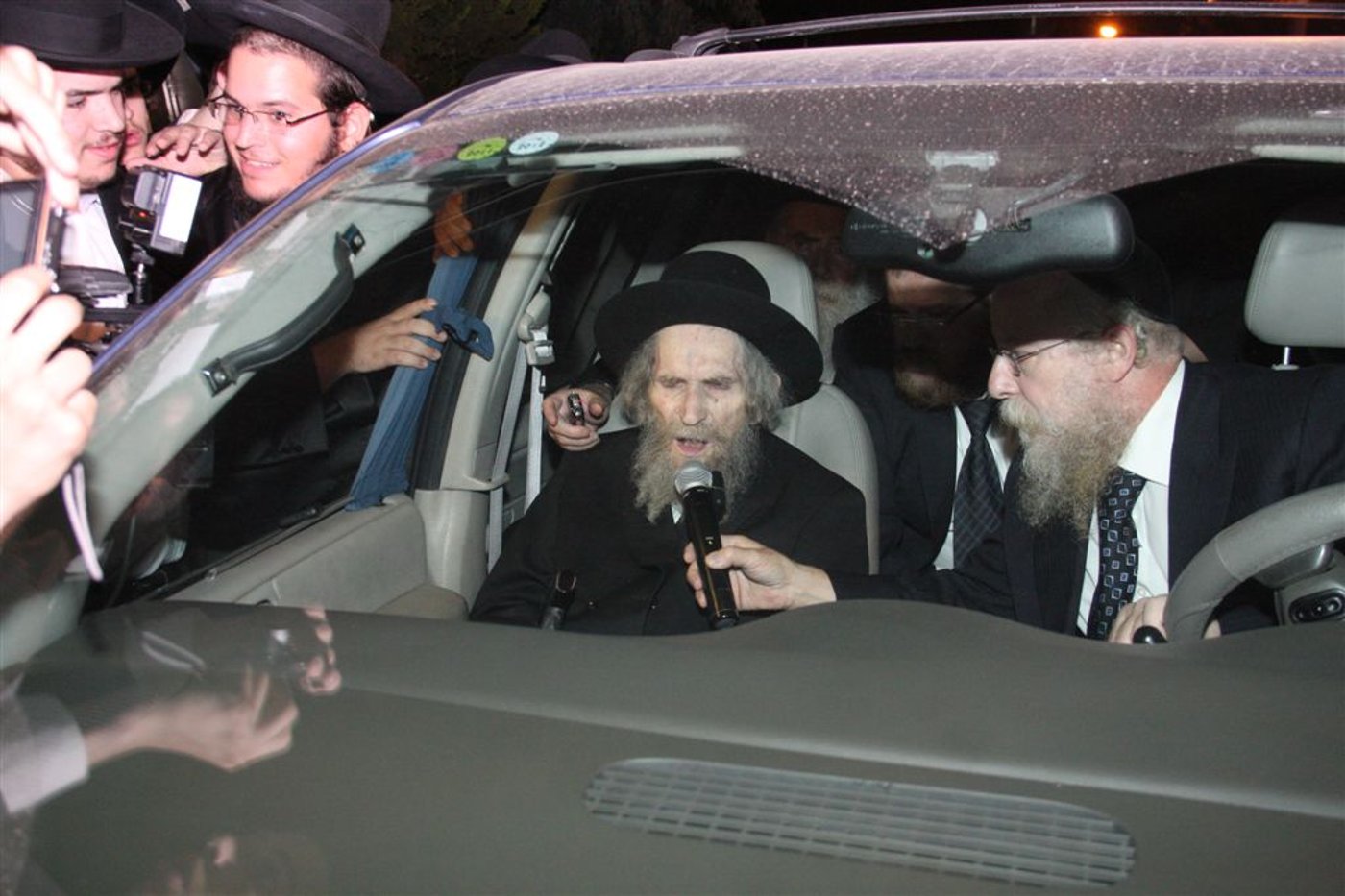 תיעוד: גדולי הדור מספידים את הרבנית קנייבסקי ע"ה