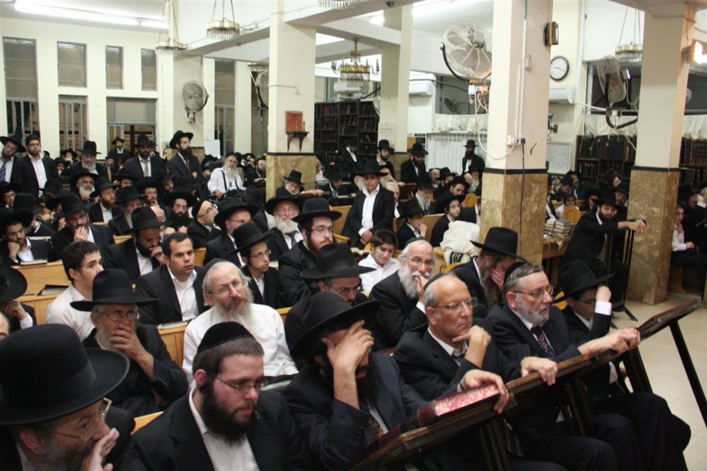 תיעוד: גדולי הדור מספידים את הרבנית קנייבסקי ע"ה