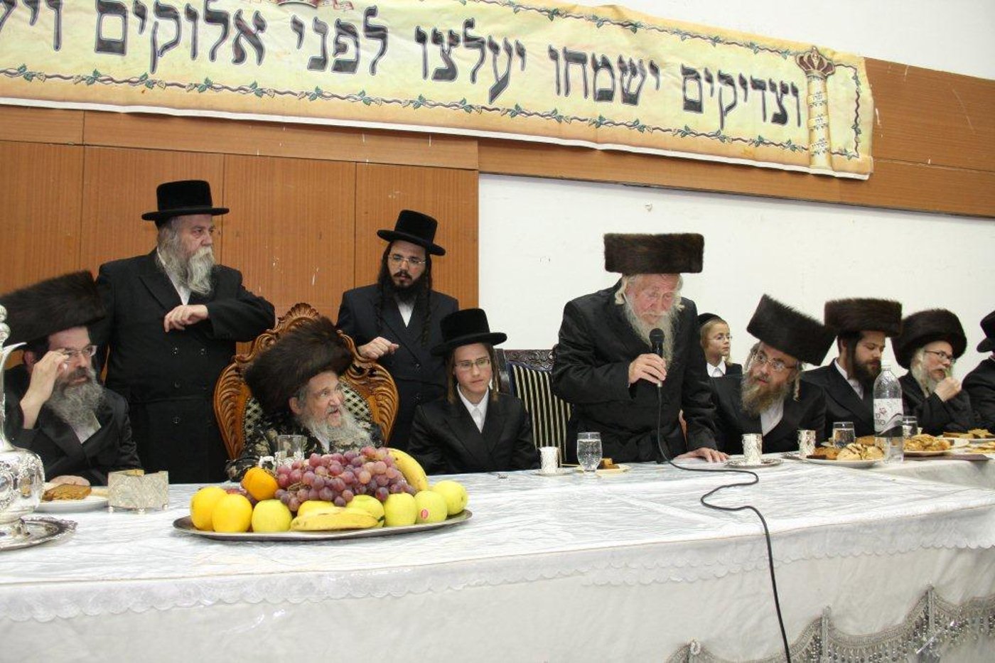 שמחת האירוסין לנכדת האדמו"ר מנדבורנה