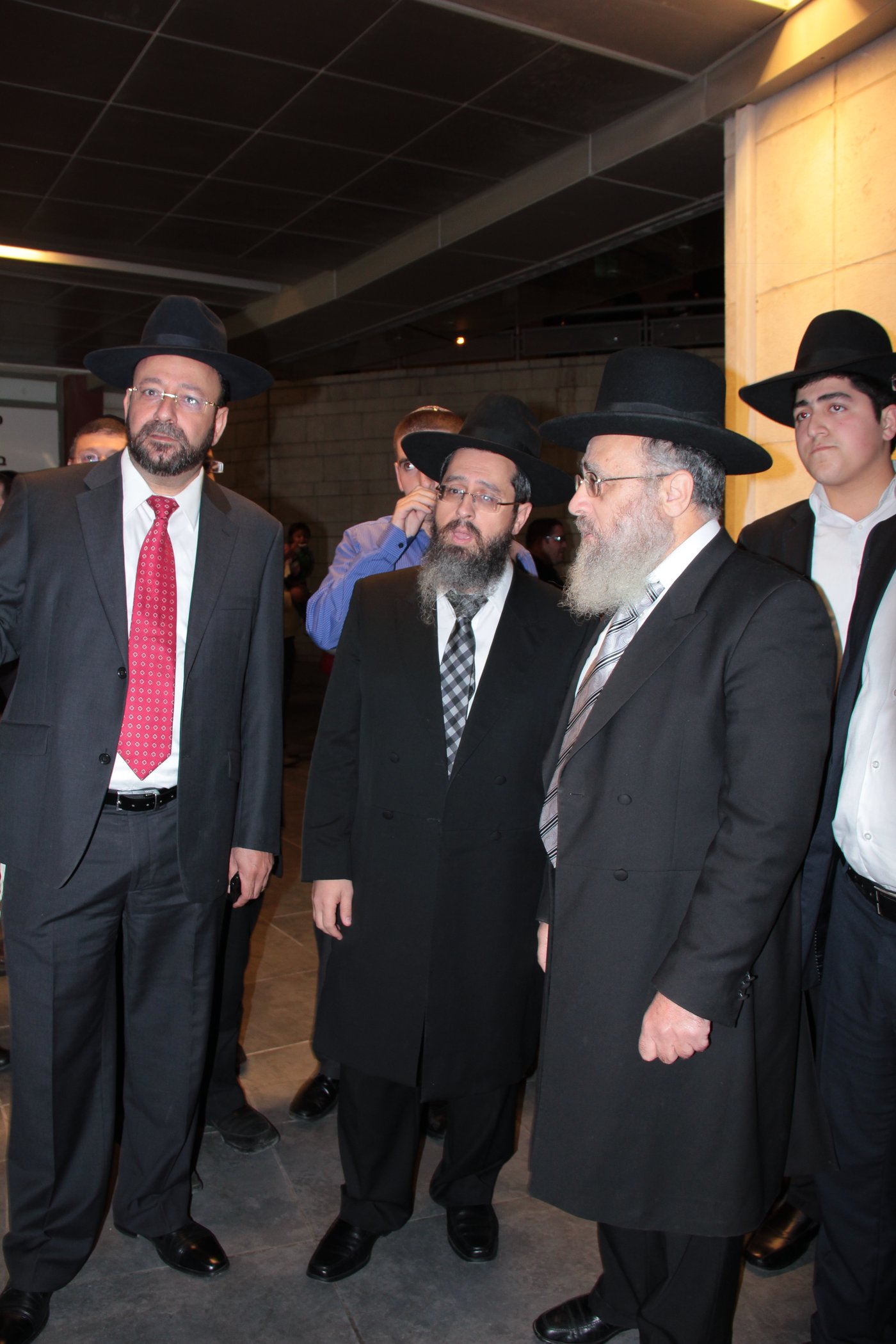 הפתעה: ראש עיריית בית שמש התחבק עם ראש האופוזיציה