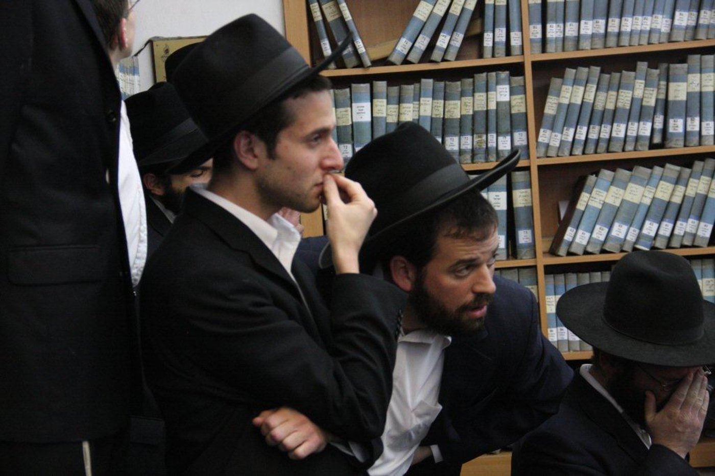 דרכי ציון אבלות: תיעוד ענק ממסע הלווית ראש ישיבת מיר