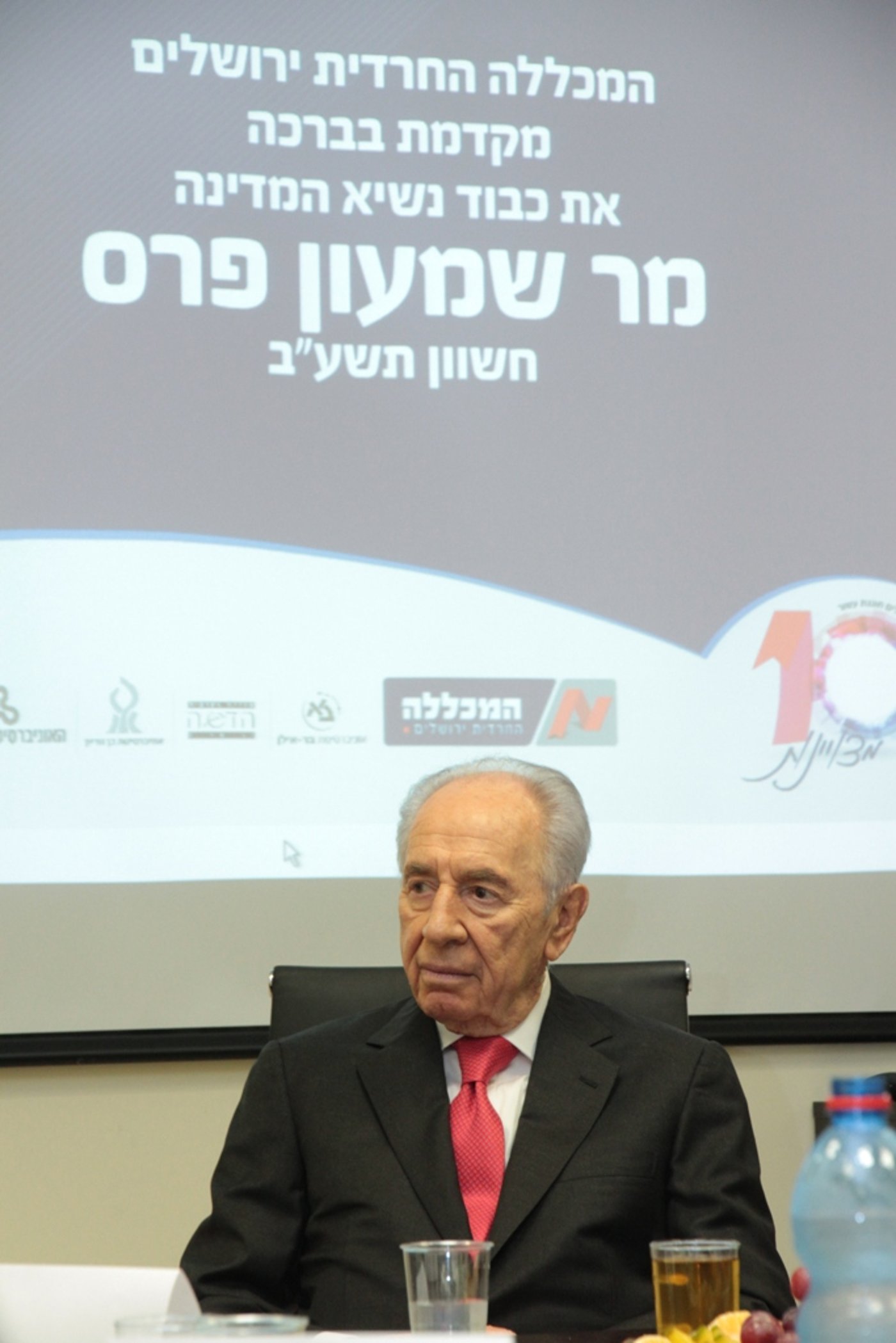 פרס: "לאפשר לחרדים לעבוד תוך הפרדה בין גברים לנשים"