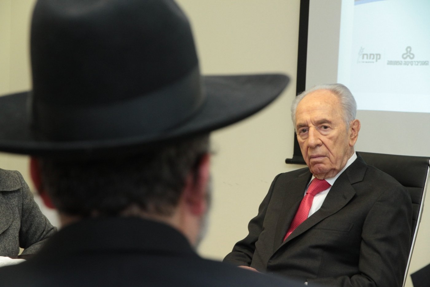 פרס: "לאפשר לחרדים לעבוד תוך הפרדה בין גברים לנשים"