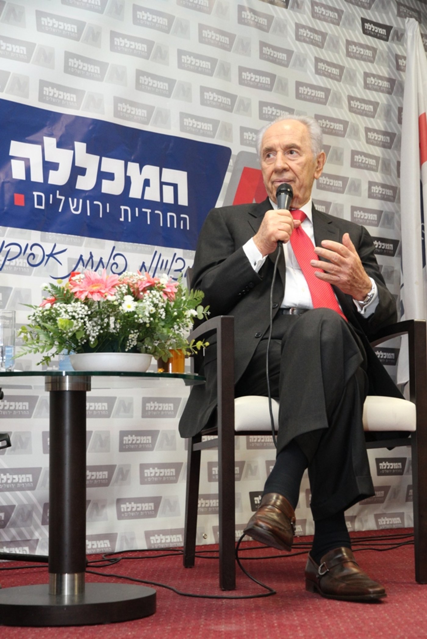 פרס: "לאפשר לחרדים לעבוד תוך הפרדה בין גברים לנשים"