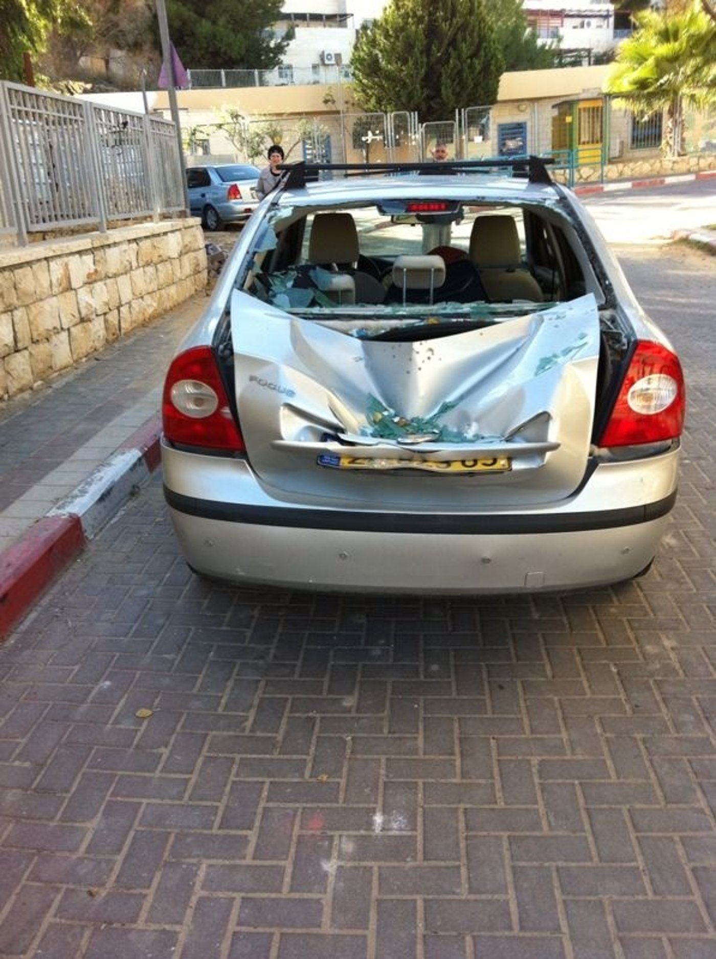 בהלה בבית-שמש: טרקטור מחץ רכב; אין נפגעים