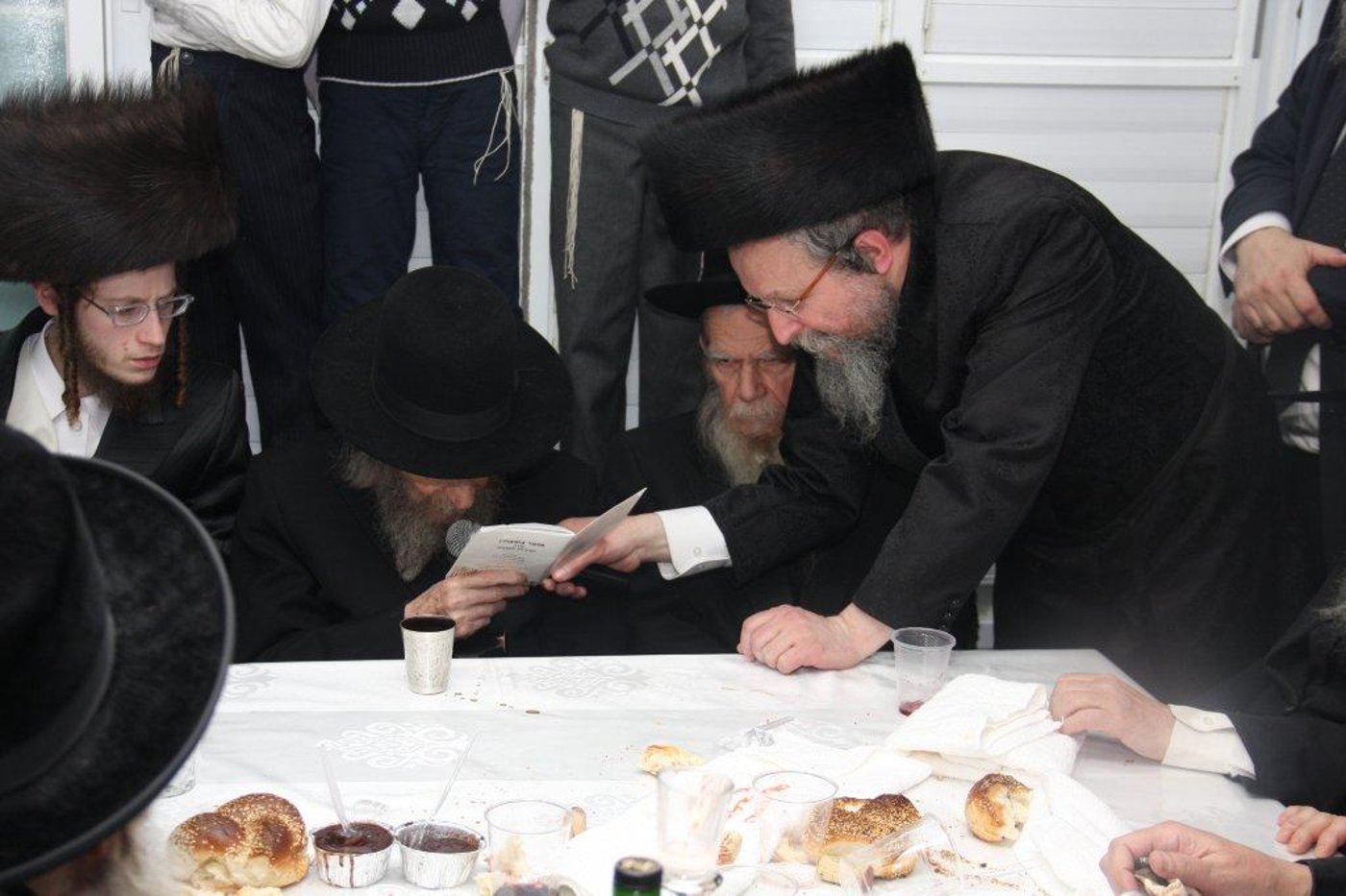 שבע ברכות אחרון לבן הרב פירר: הריקוד של גדולי הדור