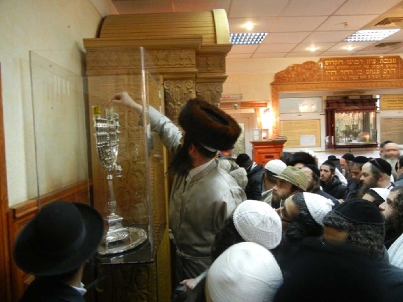 אלף חסידים שהו באומן בשבת חנוכה