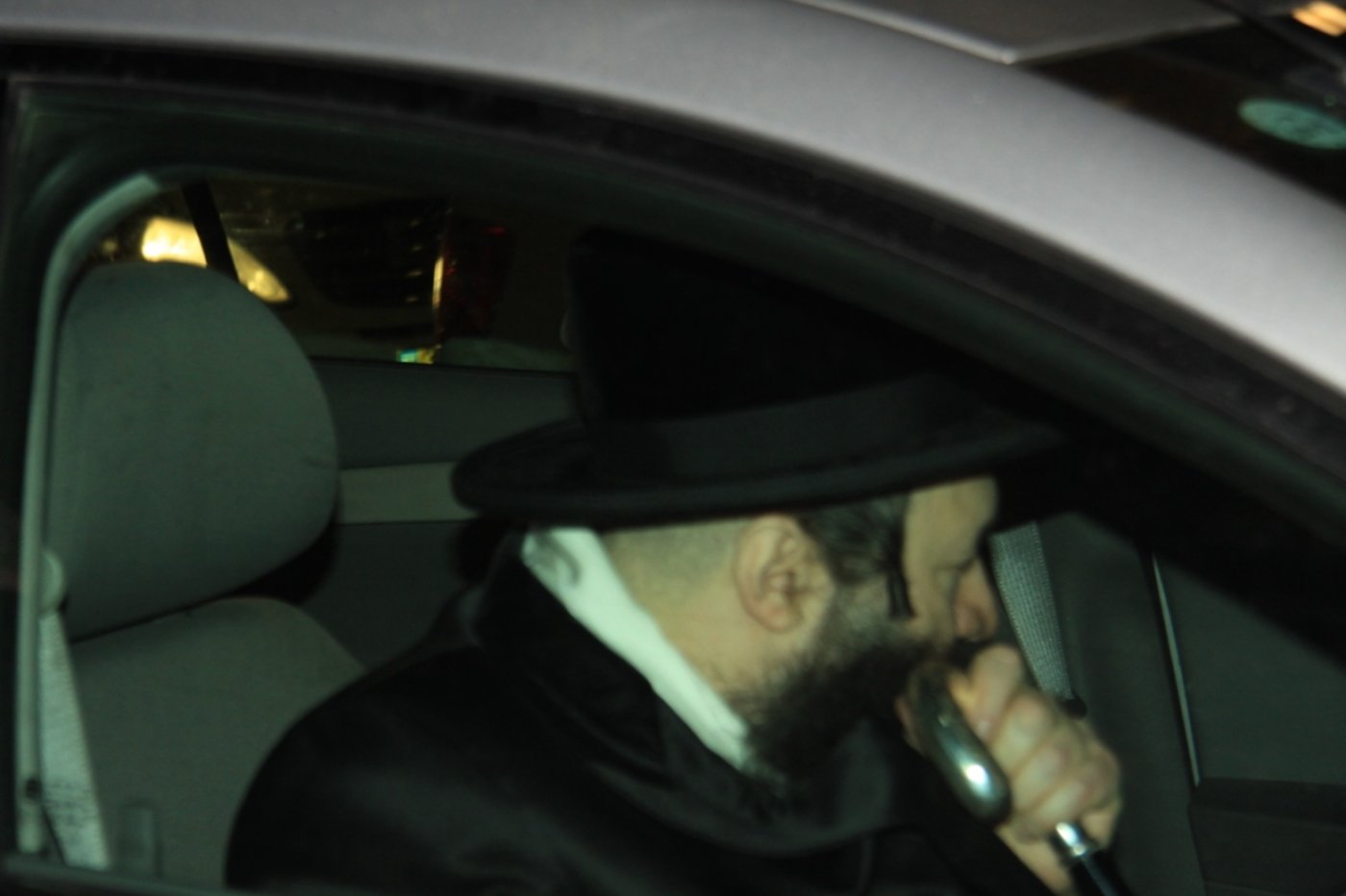 האדמו"ר מבאבוב נחת בישראל; צפו בתיעוד מצולם