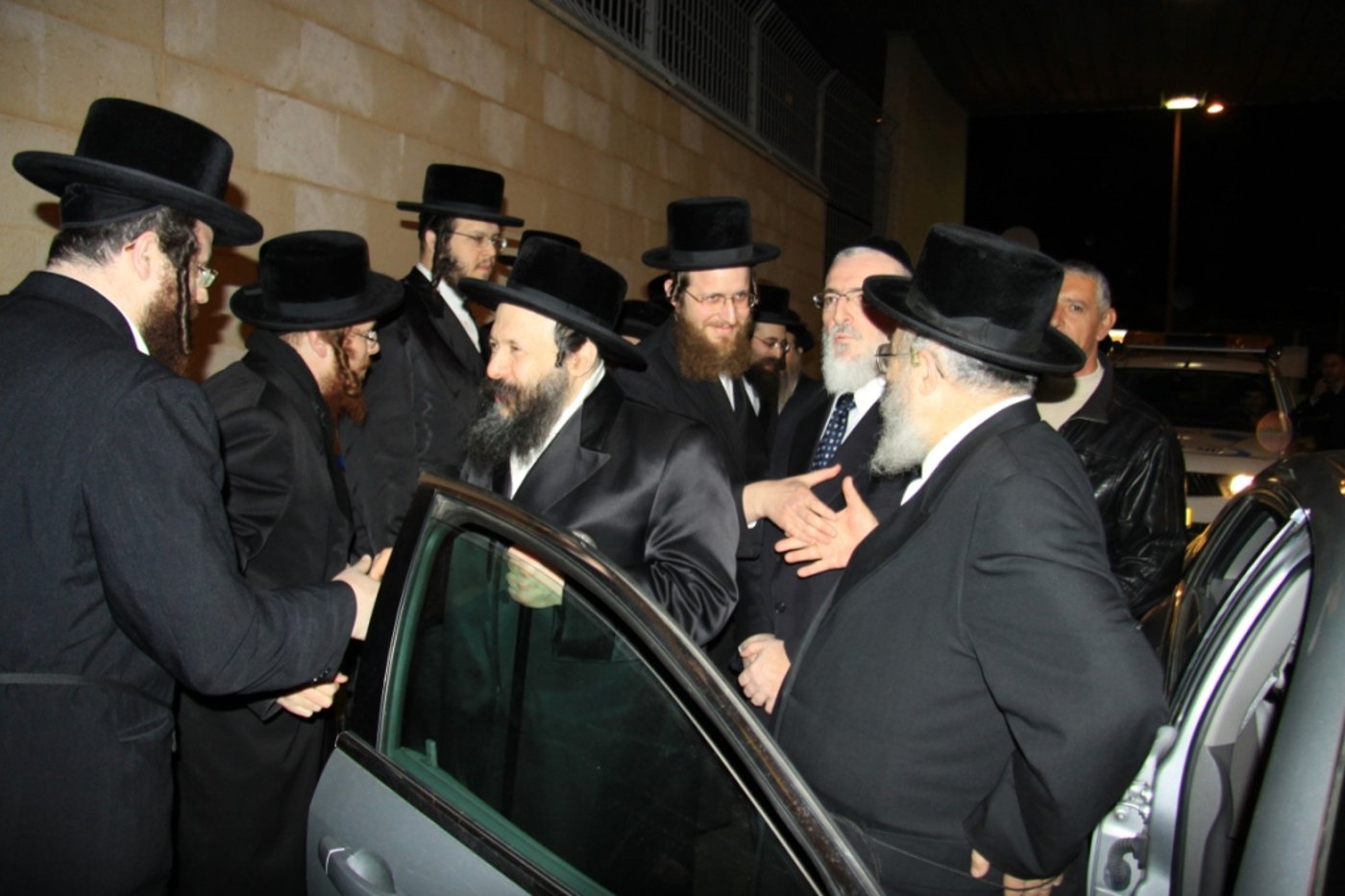 האדמו"ר מבאבוב נחת בישראל; צפו בתיעוד מצולם