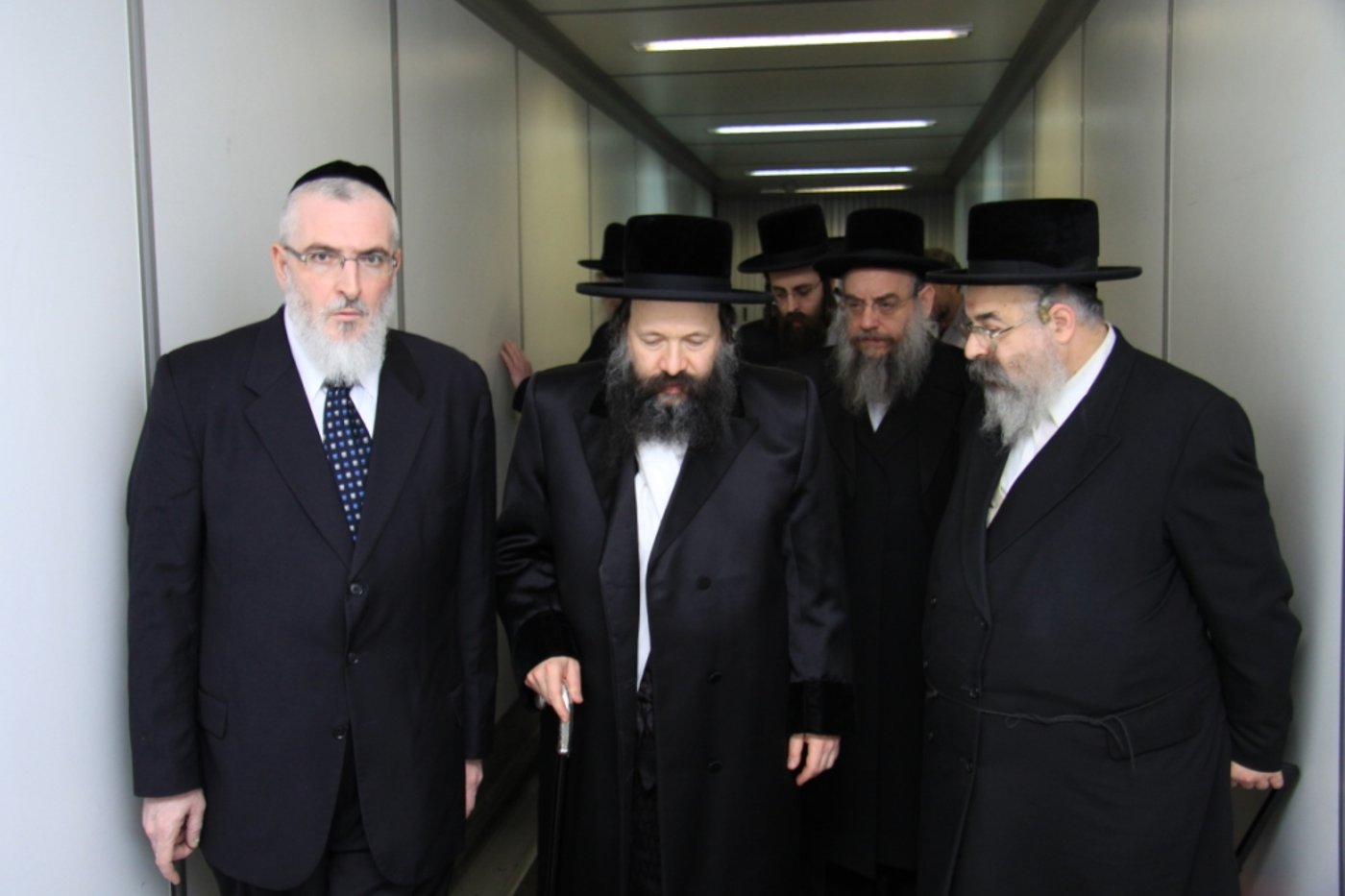 האדמו"ר מבאבוב נחת בישראל; צפו בתיעוד מצולם