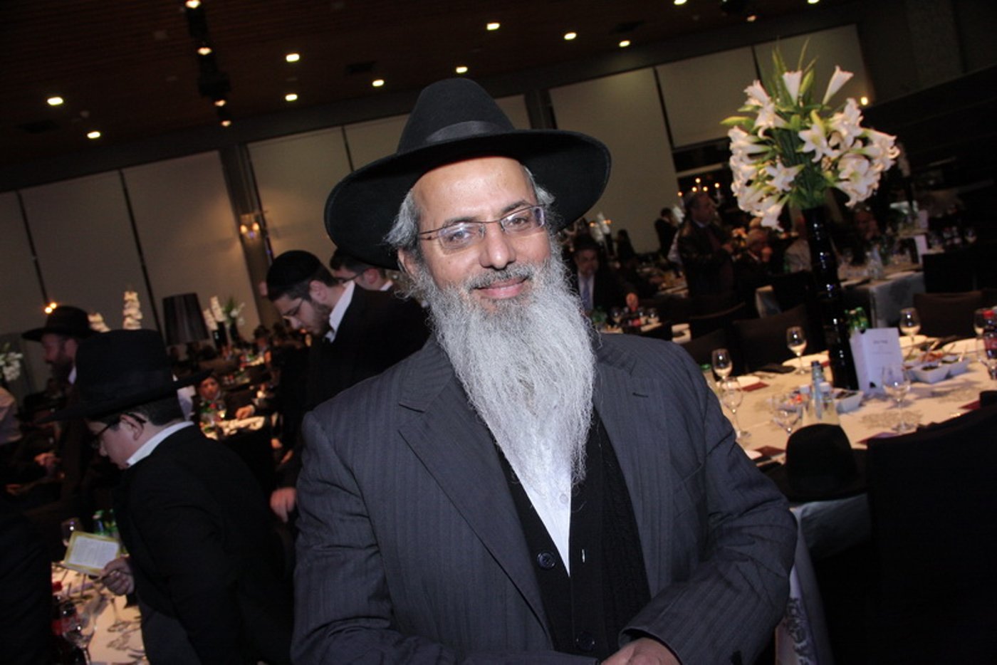 בעיצומם של ימי ההסתה: שרים ורבנים מחבקים את ראש-העיר