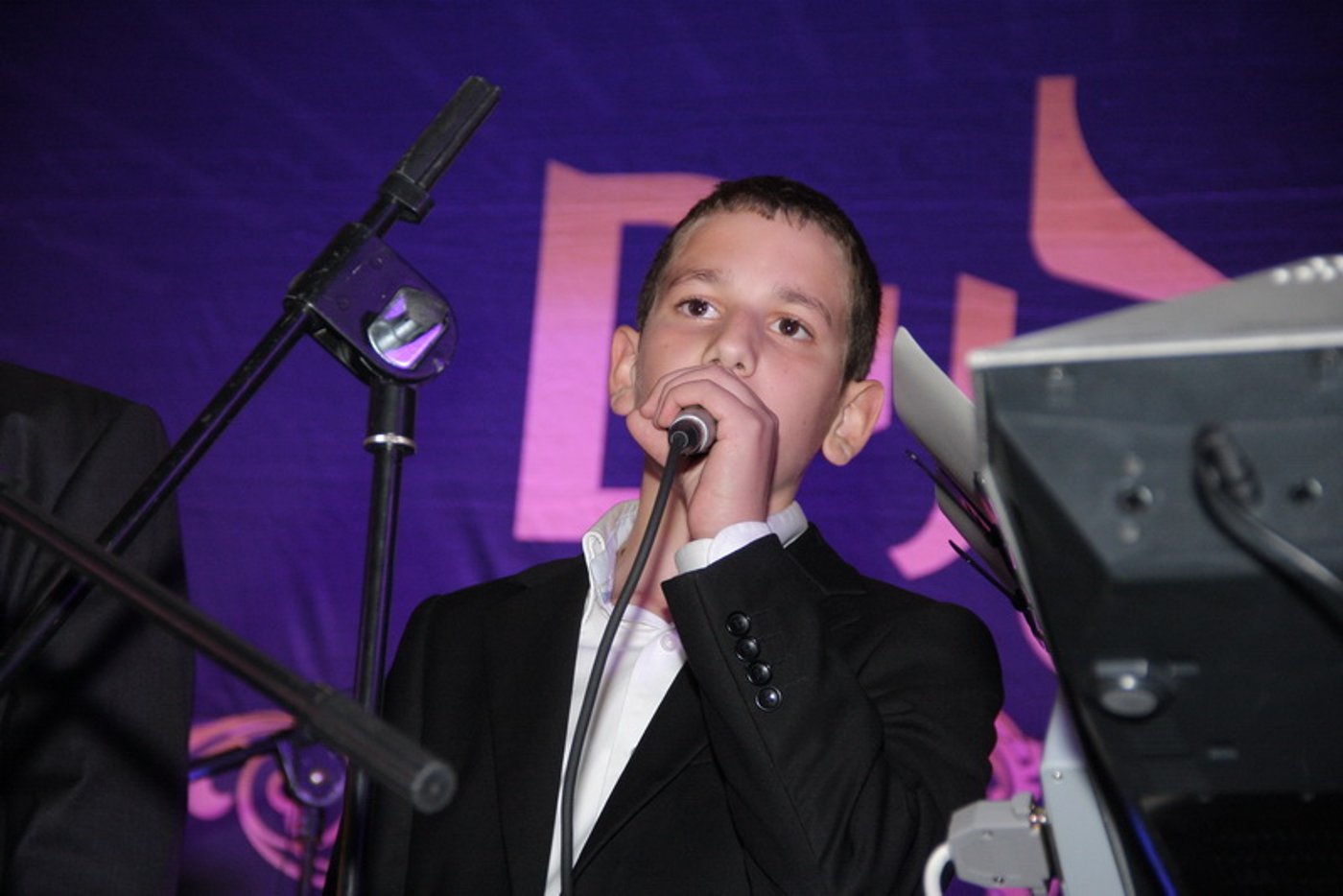 בעיצומם של ימי ההסתה: שרים ורבנים מחבקים את ראש-העיר