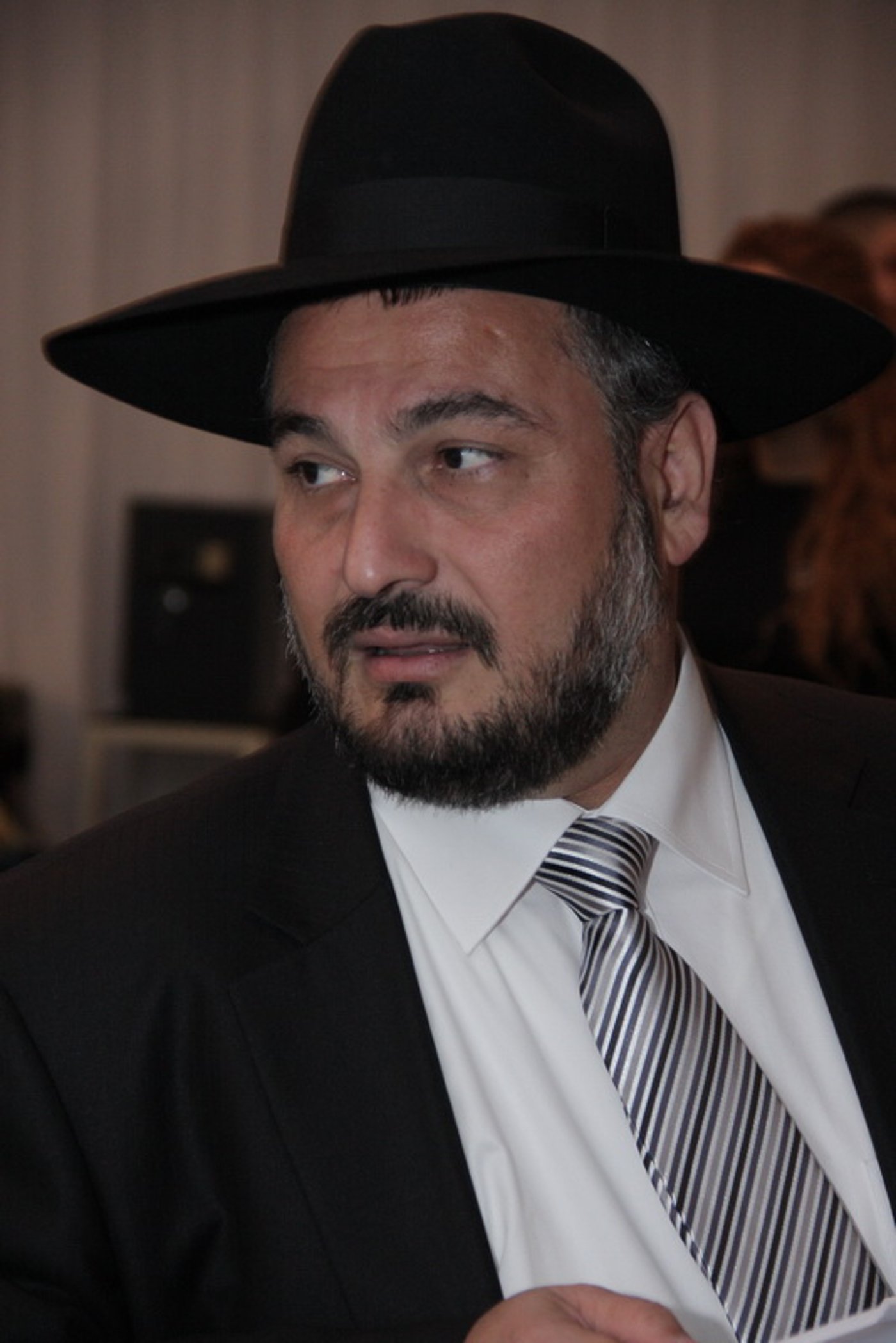 בעיצומם של ימי ההסתה: שרים ורבנים מחבקים את ראש-העיר