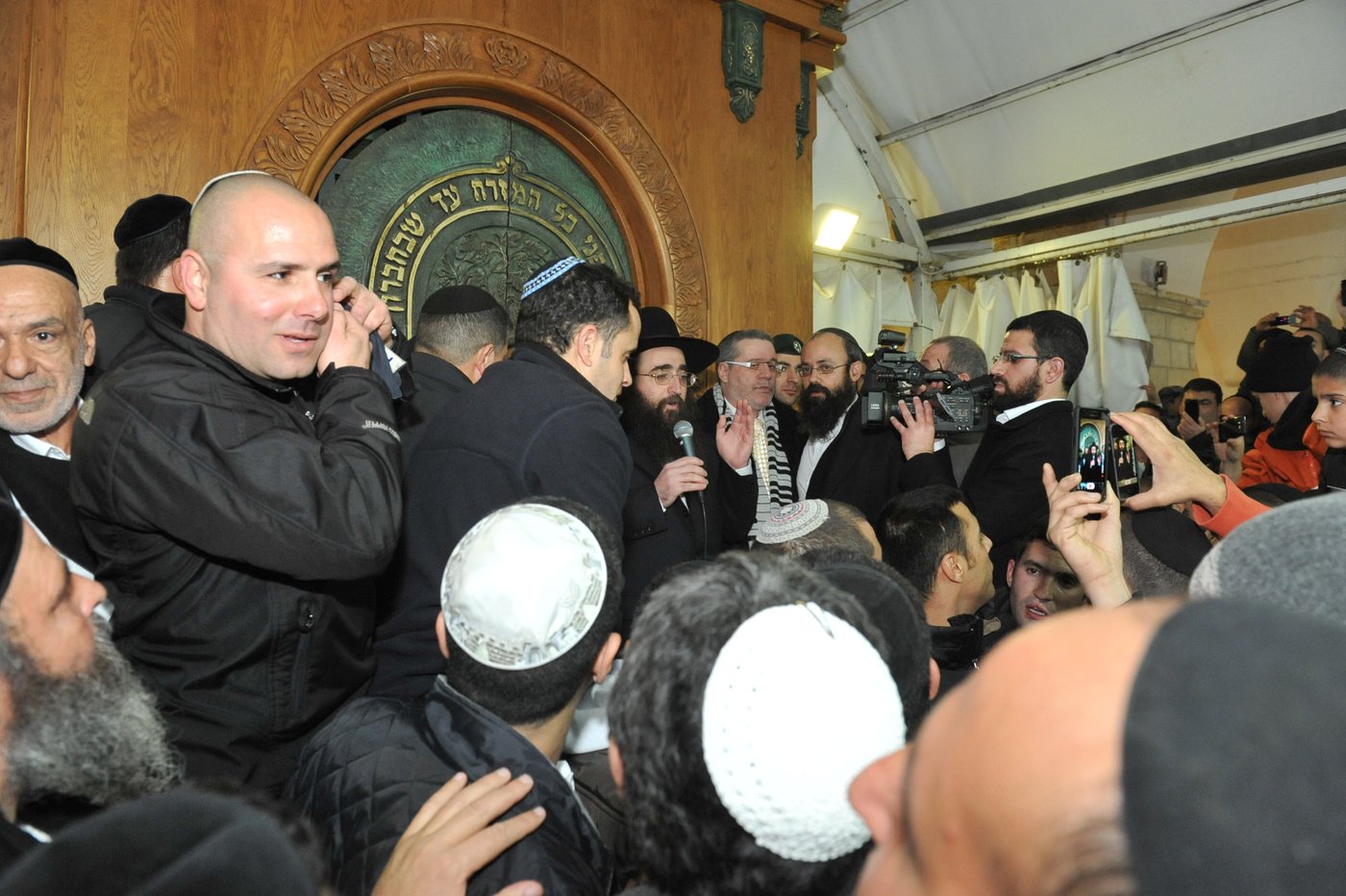 צפו: המסע של האדמו"ר רבי יאשיהו פינטו לחברון