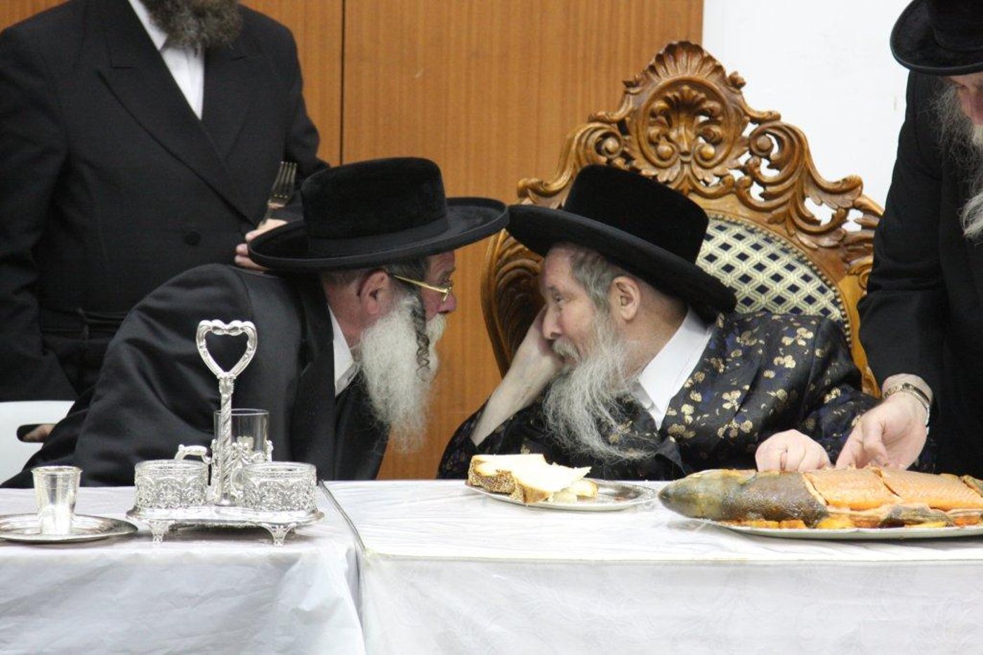 צפו בגלריה: ‏‏טיש יארצייט בחסידות נדבורנה