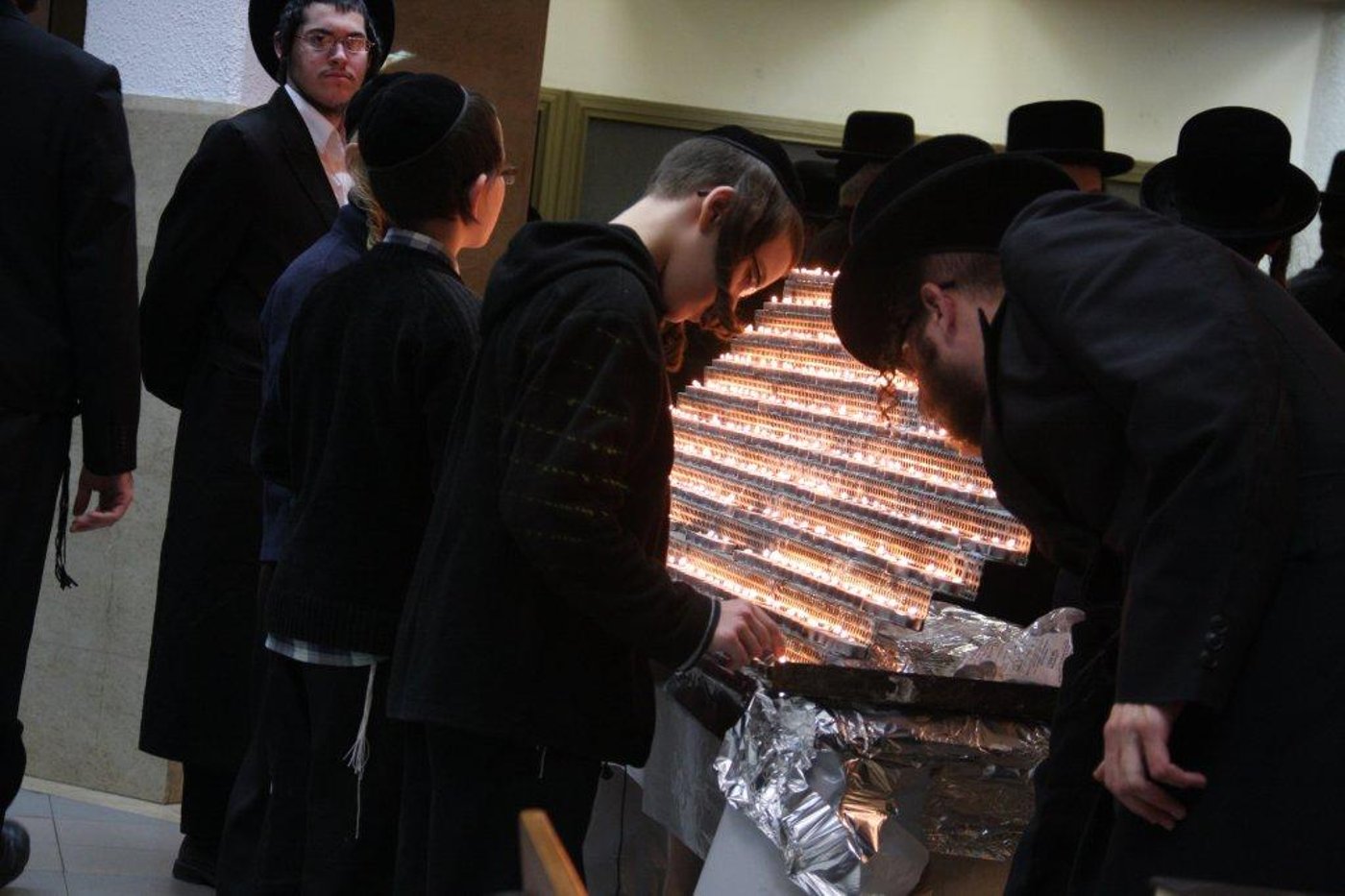 צפו בגלריה: ‏‏טיש יארצייט בחסידות נדבורנה