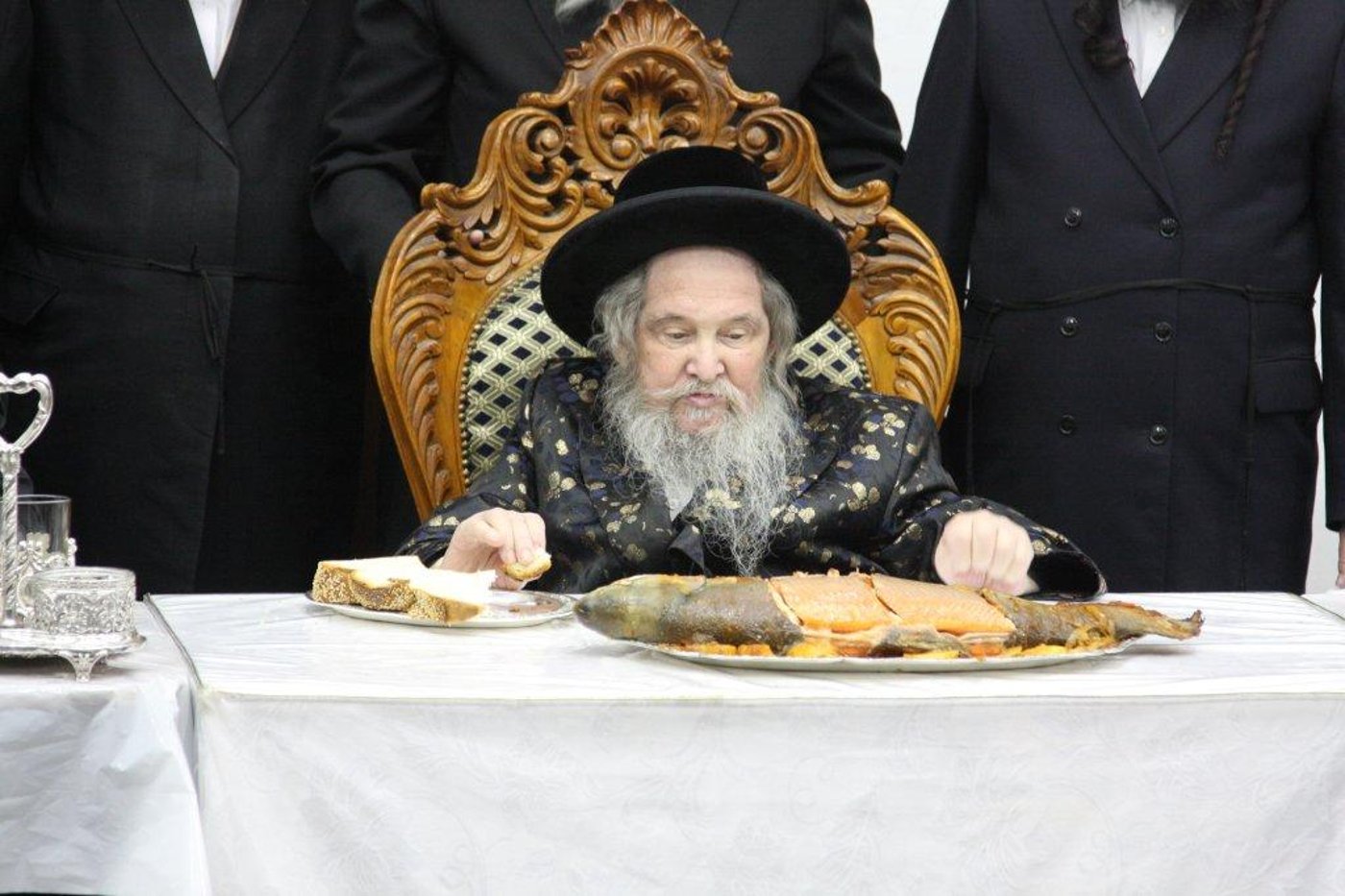 צפו בגלריה: ‏‏טיש יארצייט בחסידות נדבורנה