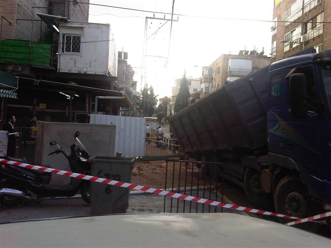 צפו בתמונות: כמעט אסון בבני-ברק