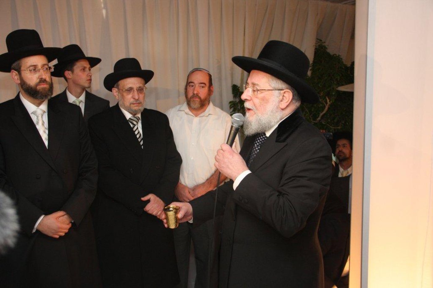 חתונת נכדת הרב ישראל-מאיר לאו: צפו בגלריית ענק