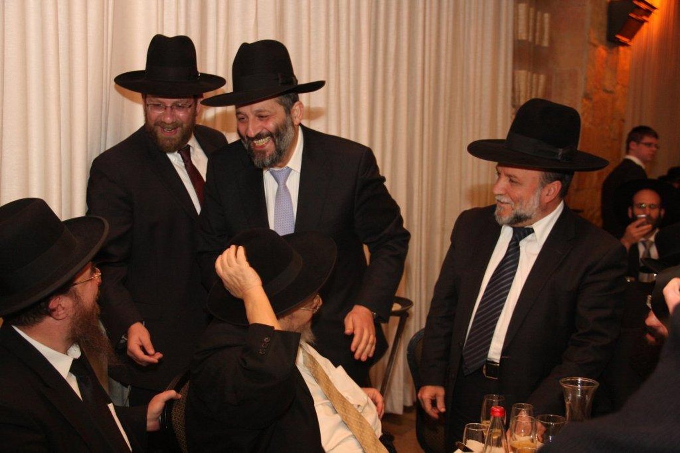 חתונת נכדת הרב ישראל-מאיר לאו: צפו בגלריית ענק