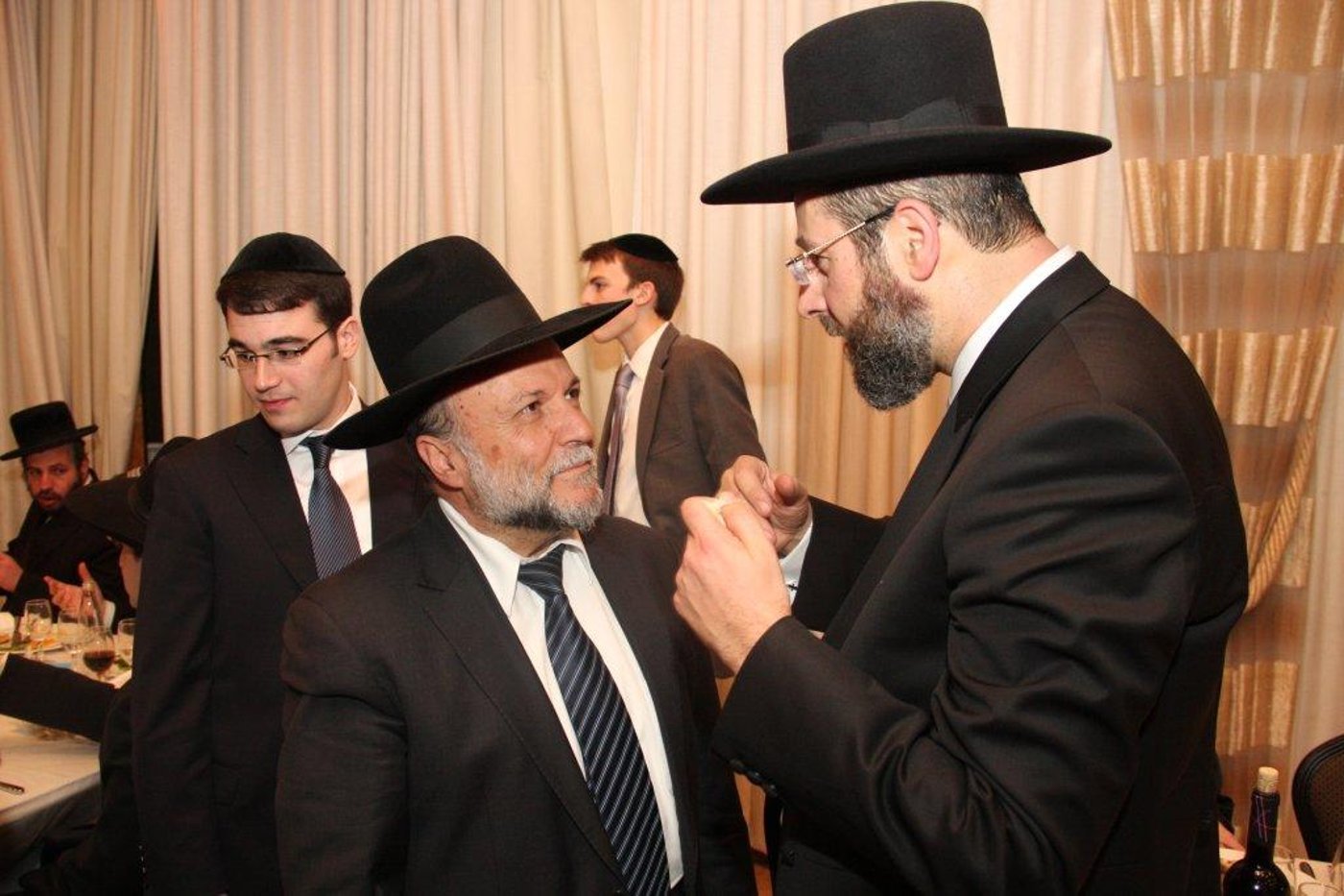 חתונת נכדת הרב ישראל-מאיר לאו: צפו בגלריית ענק
