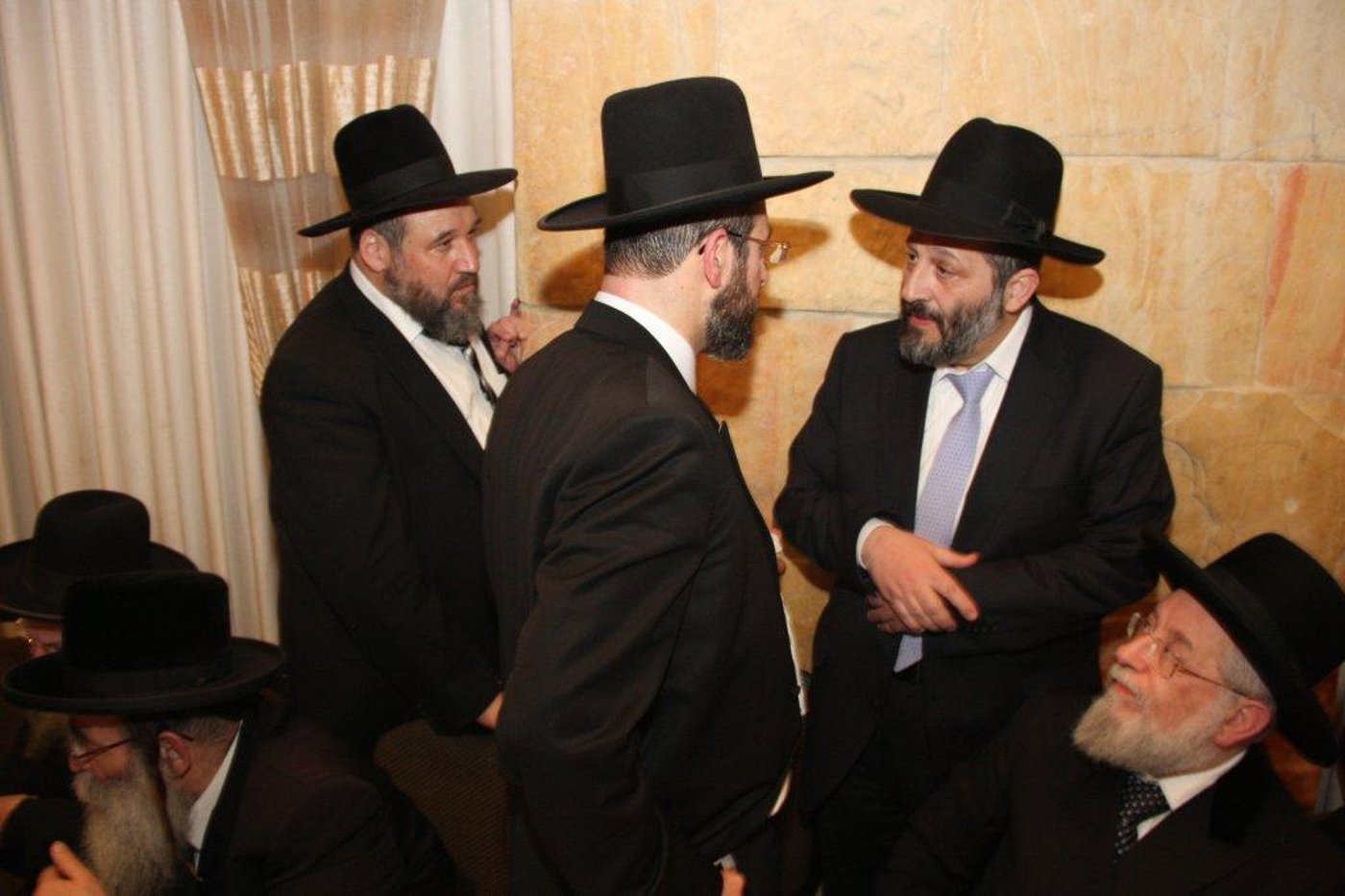 חתונת נכדת הרב ישראל-מאיר לאו: צפו בגלריית ענק