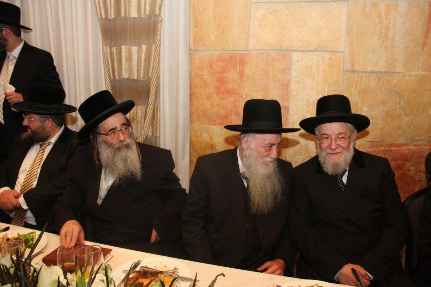 חתונת נכדת הרב ישראל-מאיר לאו: צפו בגלריית ענק