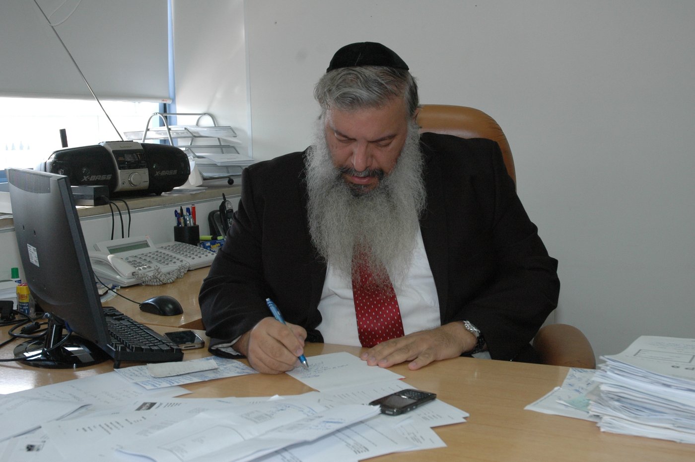 שמחיוף בלשכתו, הבוקר.
