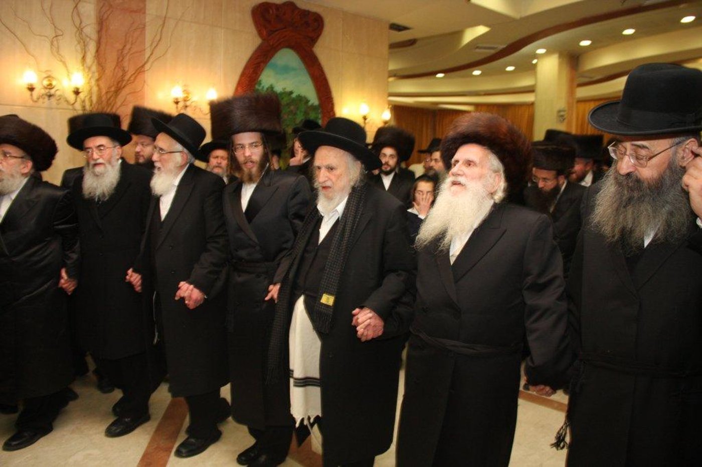 הכל נשאר במשפחה: חתונת הנינים לבית ויז'ניץ