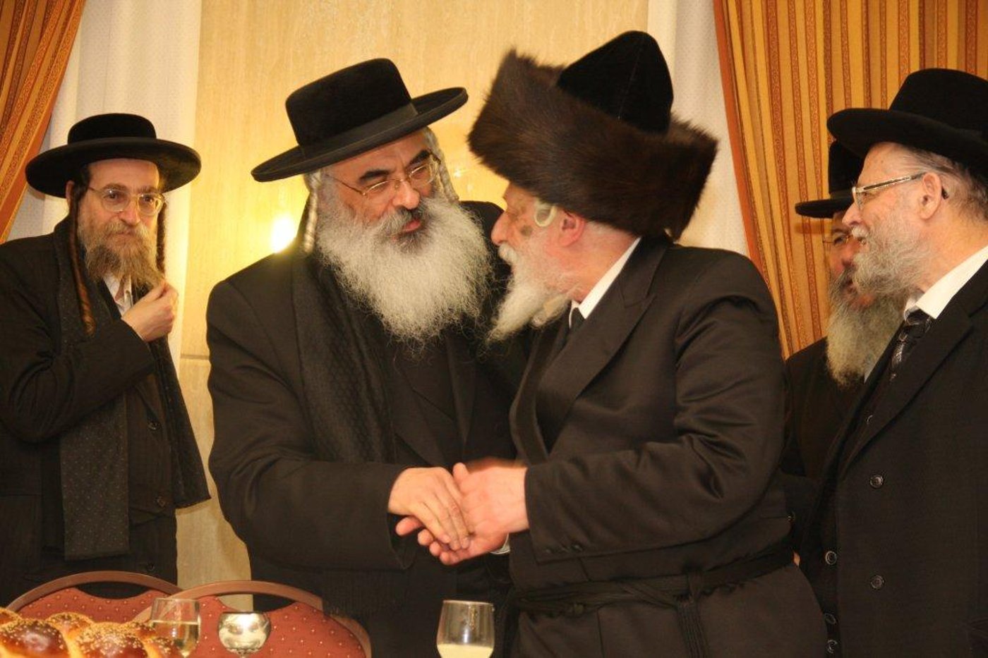 הכל נשאר במשפחה: חתונת הנינים לבית ויז'ניץ