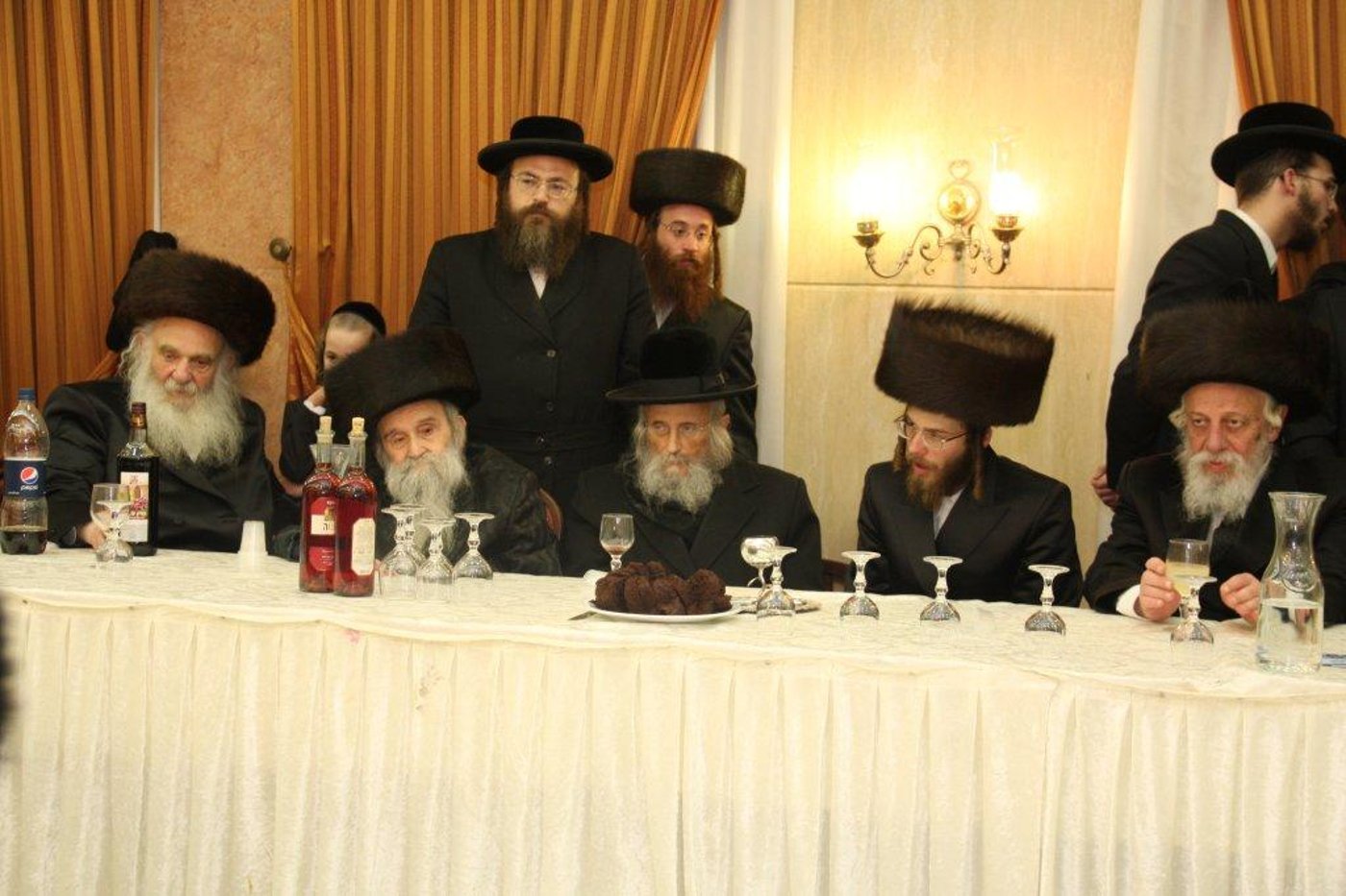 הכל נשאר במשפחה: חתונת הנינים לבית ויז'ניץ