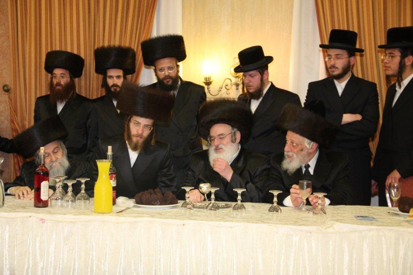 הכל נשאר במשפחה: חתונת הנינים לבית ויז'ניץ