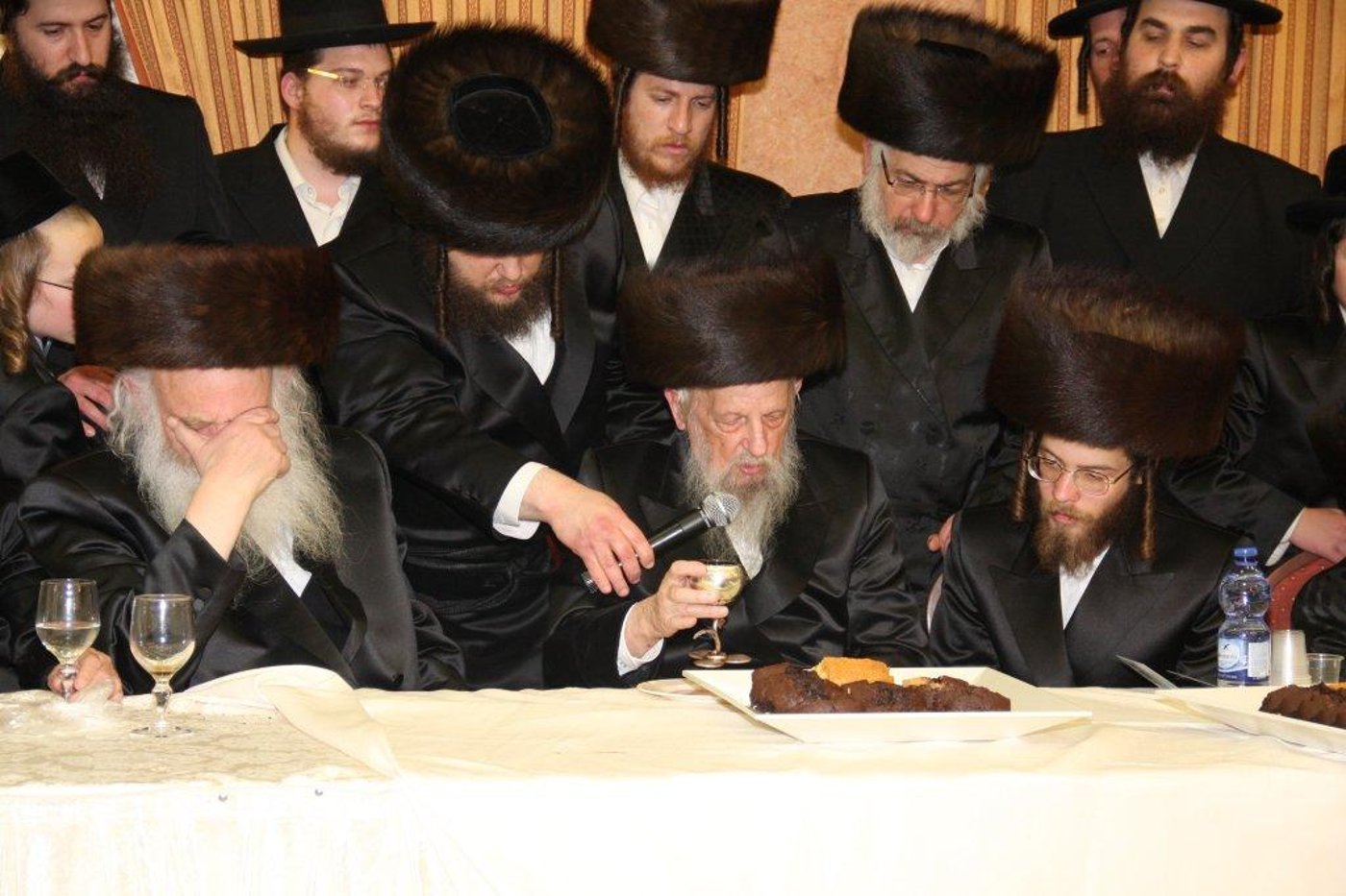 הכל נשאר במשפחה: חתונת הנינים לבית ויז'ניץ
