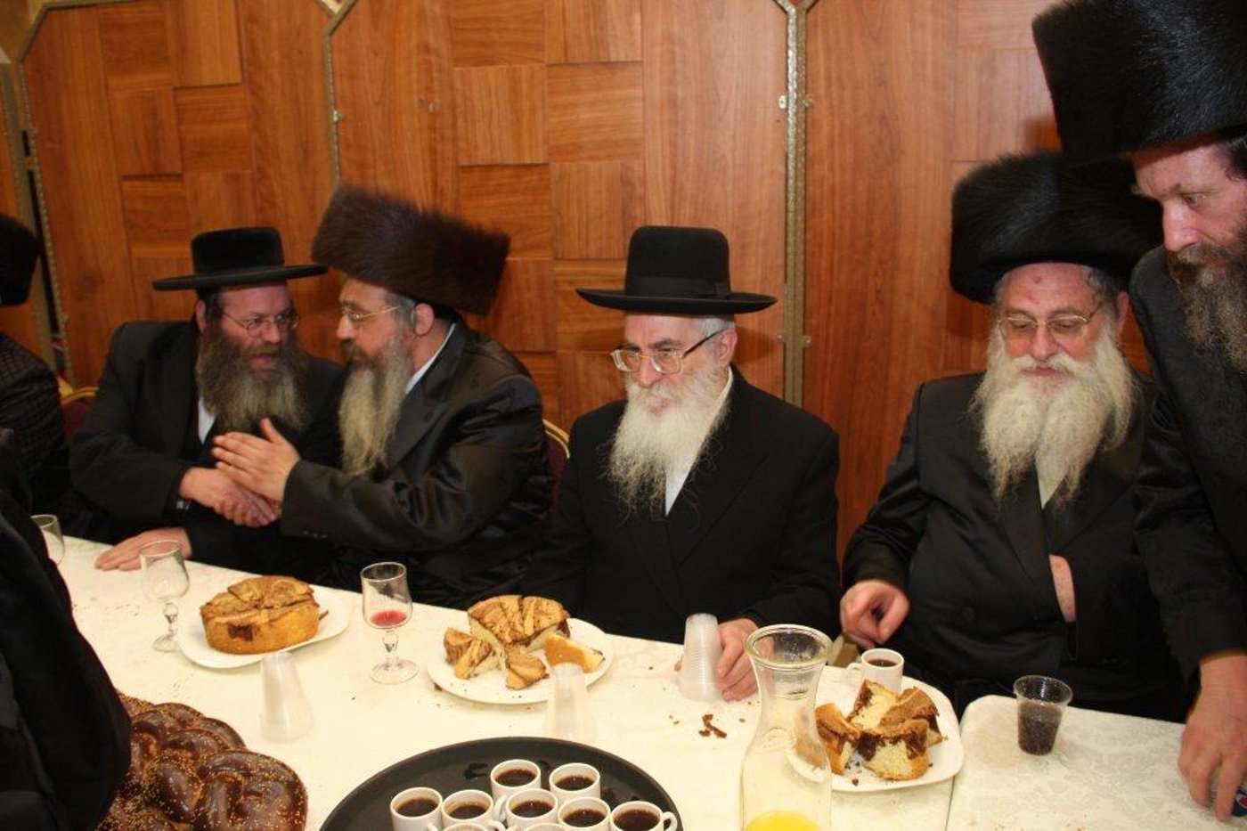 צפו בגלריה: ‏‏שמחת החתונה בחצר מטרסדורף